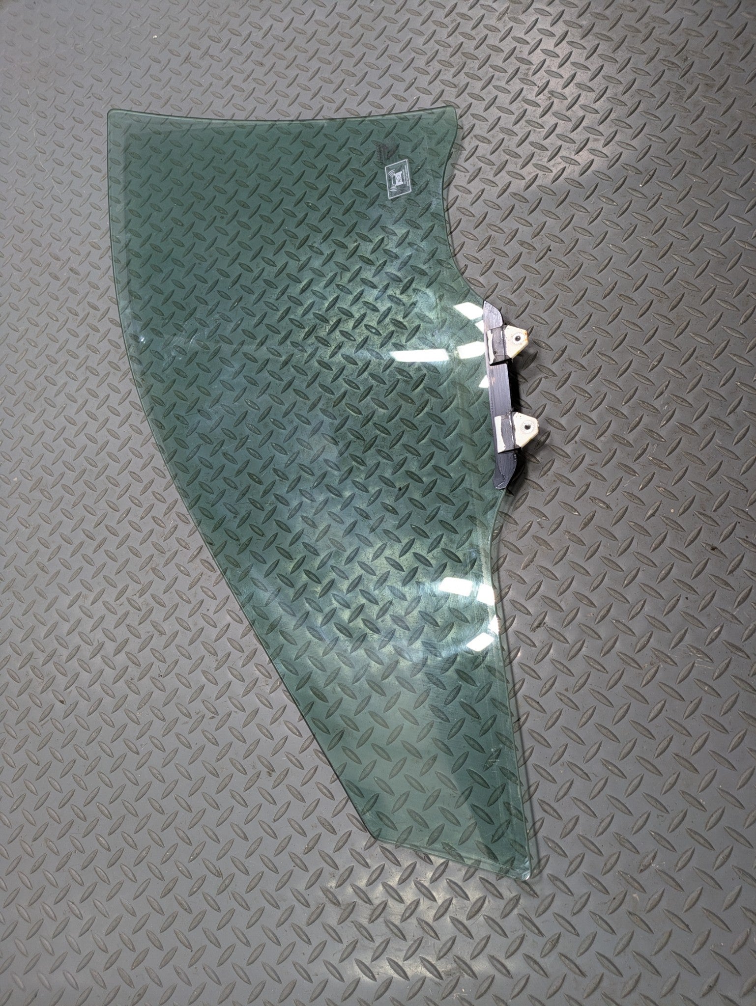 2004 - 2006 OEM ACURA TL FRONT RIGHT PASSENGER SIDE DOOR WINDOW GLASS