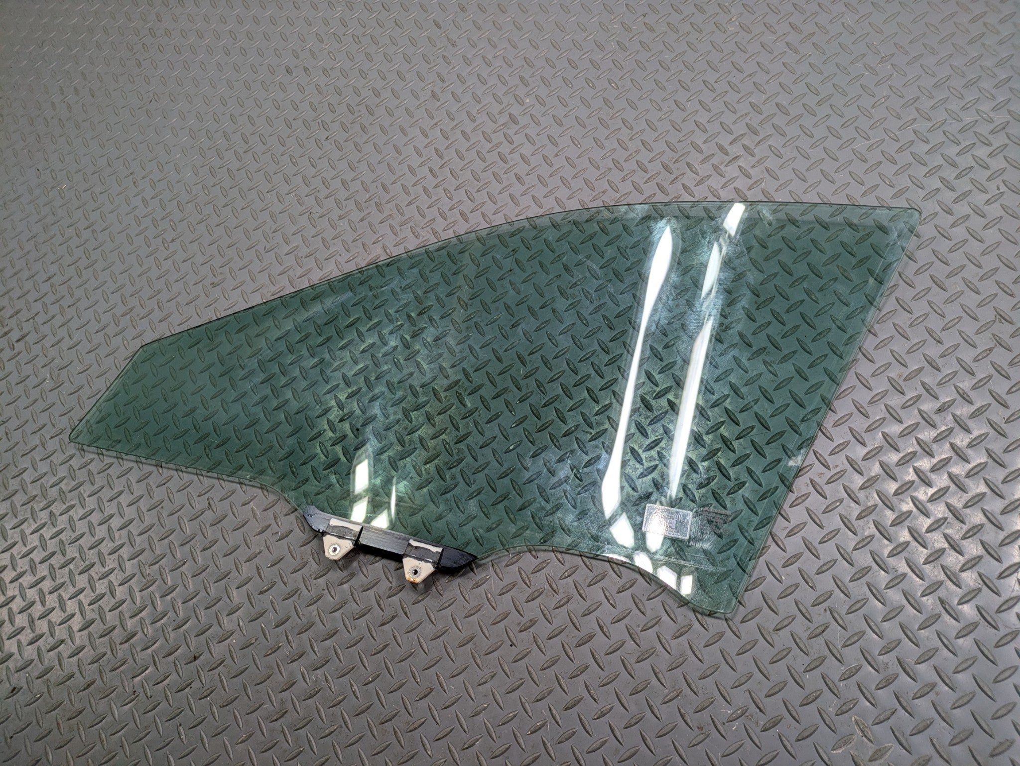 2004 - 2006 OEM ACURA TL FRONT RIGHT PASSENGER SIDE DOOR WINDOW GLASS