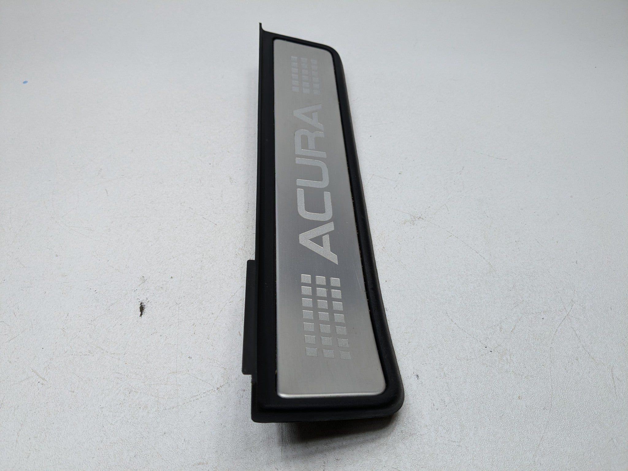 2004 - 2006 OEM ACURA TL REAR RIGHT PASSENGER SIDE DOOR SILL SCUFF PLATE TRIM
