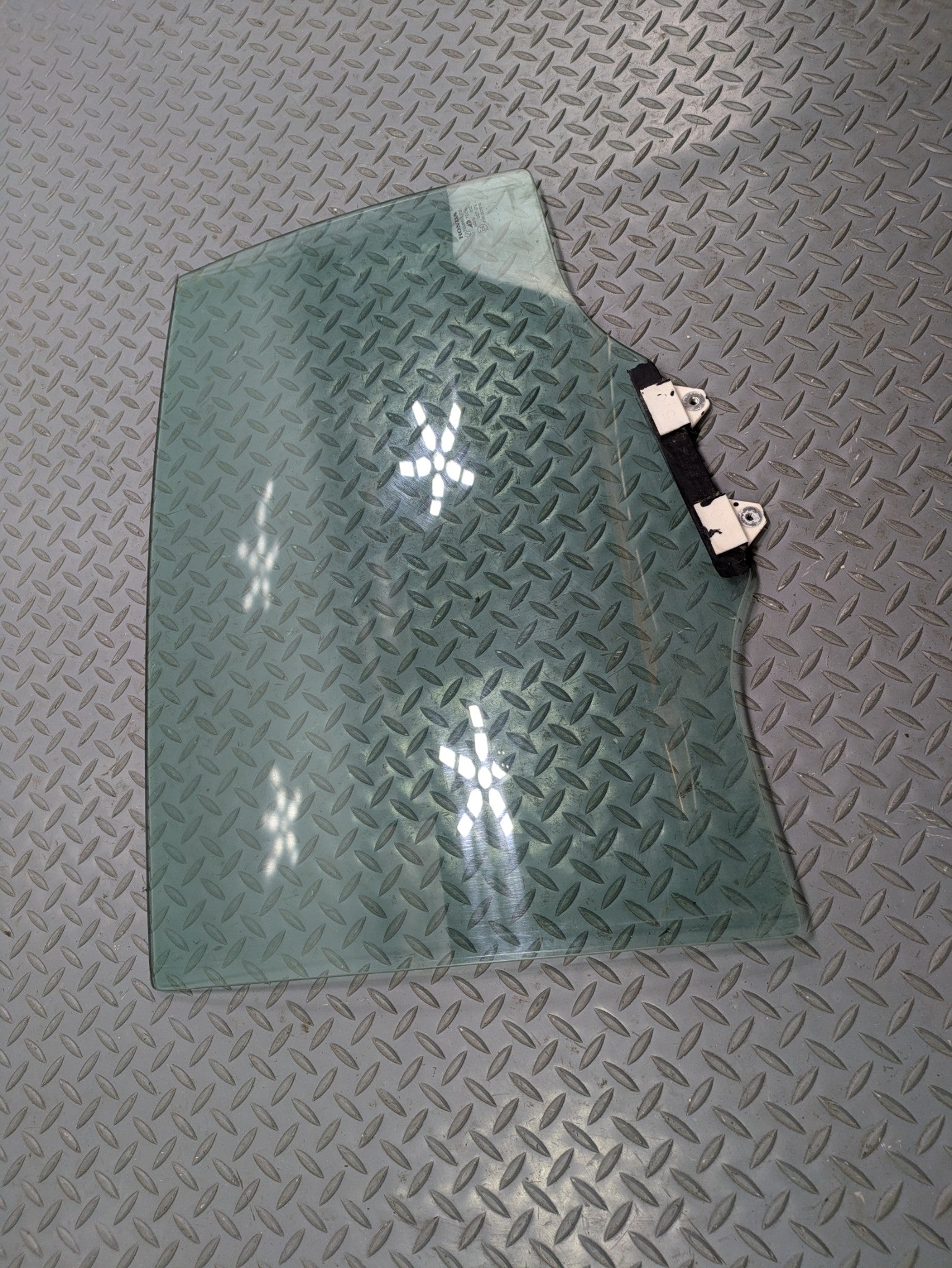 2004 - 2006 OEM ACURA TL REAR LEFT DRIVER SIDE DOOR WINDOW GLASS