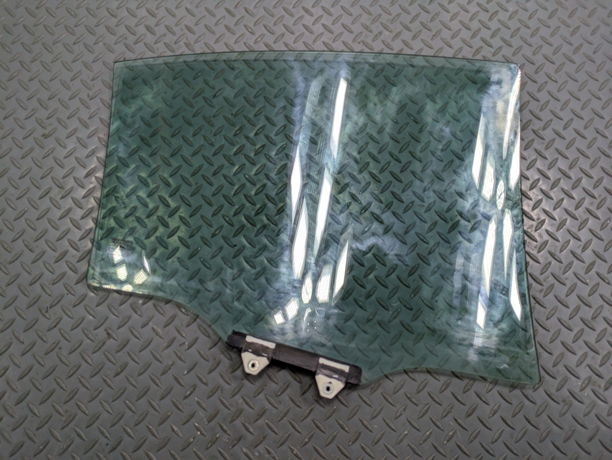 2004 - 2006 OEM ACURA TL REAR LEFT DRIVER SIDE DOOR WINDOW GLASS