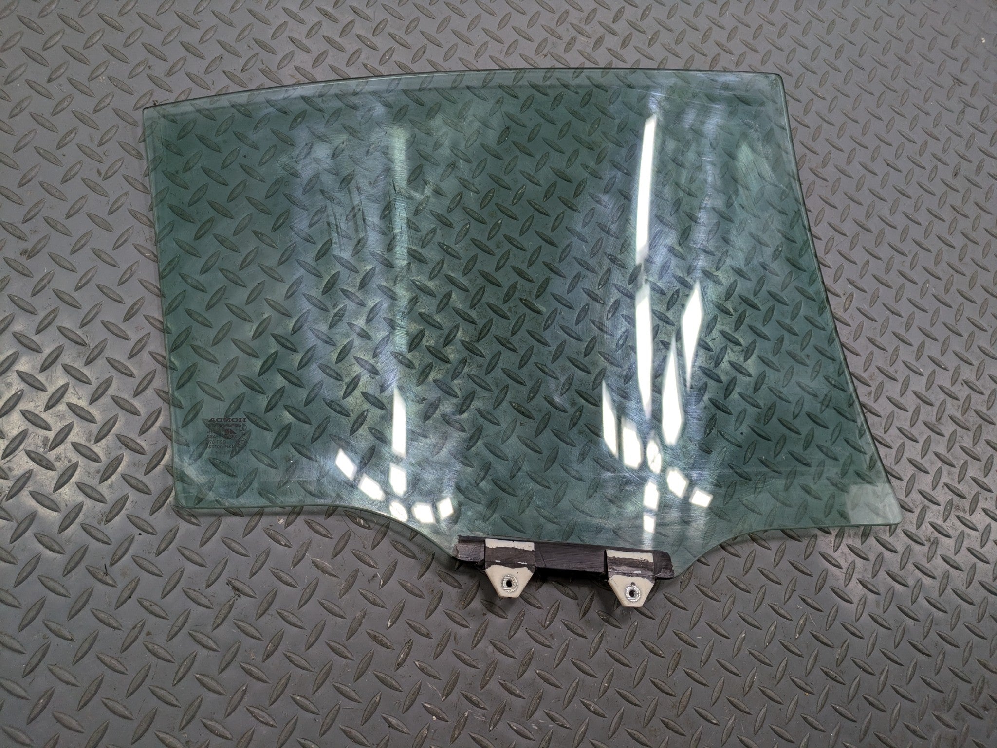 2004 - 2006 OEM ACURA TL REAR LEFT DRIVER SIDE DOOR WINDOW GLASS