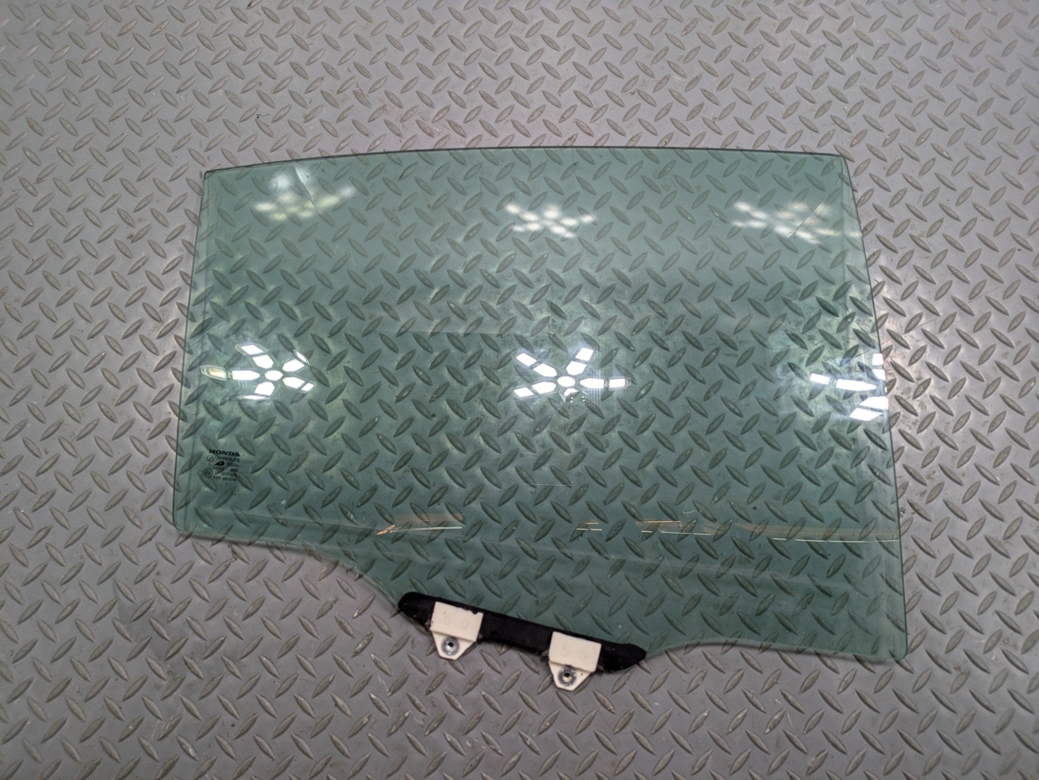 2004 - 2006 OEM ACURA TL REAR RIGHT PASSENGER SIDE DOOR WINDOW GLASS
