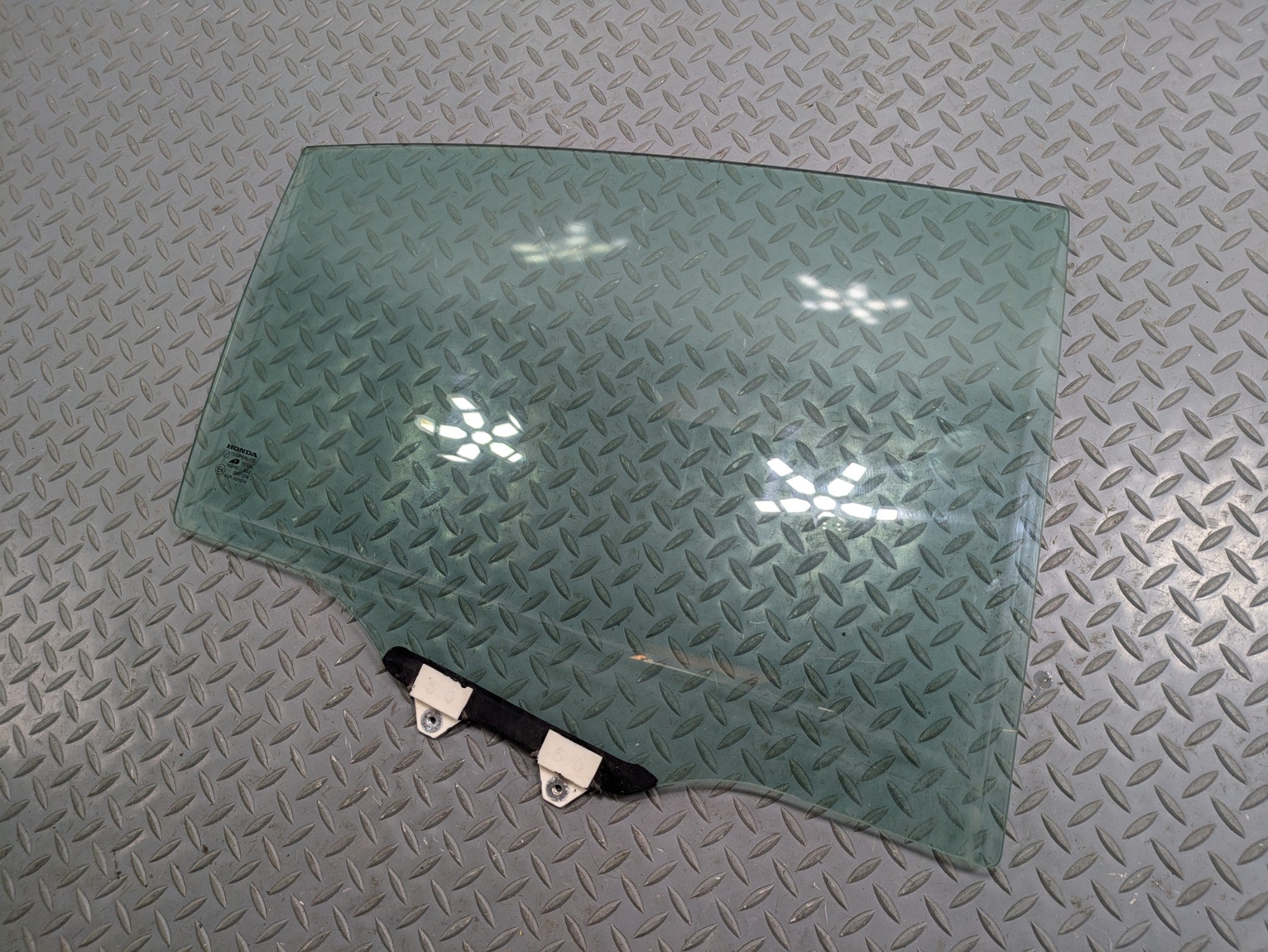 2004 - 2006 OEM ACURA TL REAR RIGHT PASSENGER SIDE DOOR WINDOW GLASS