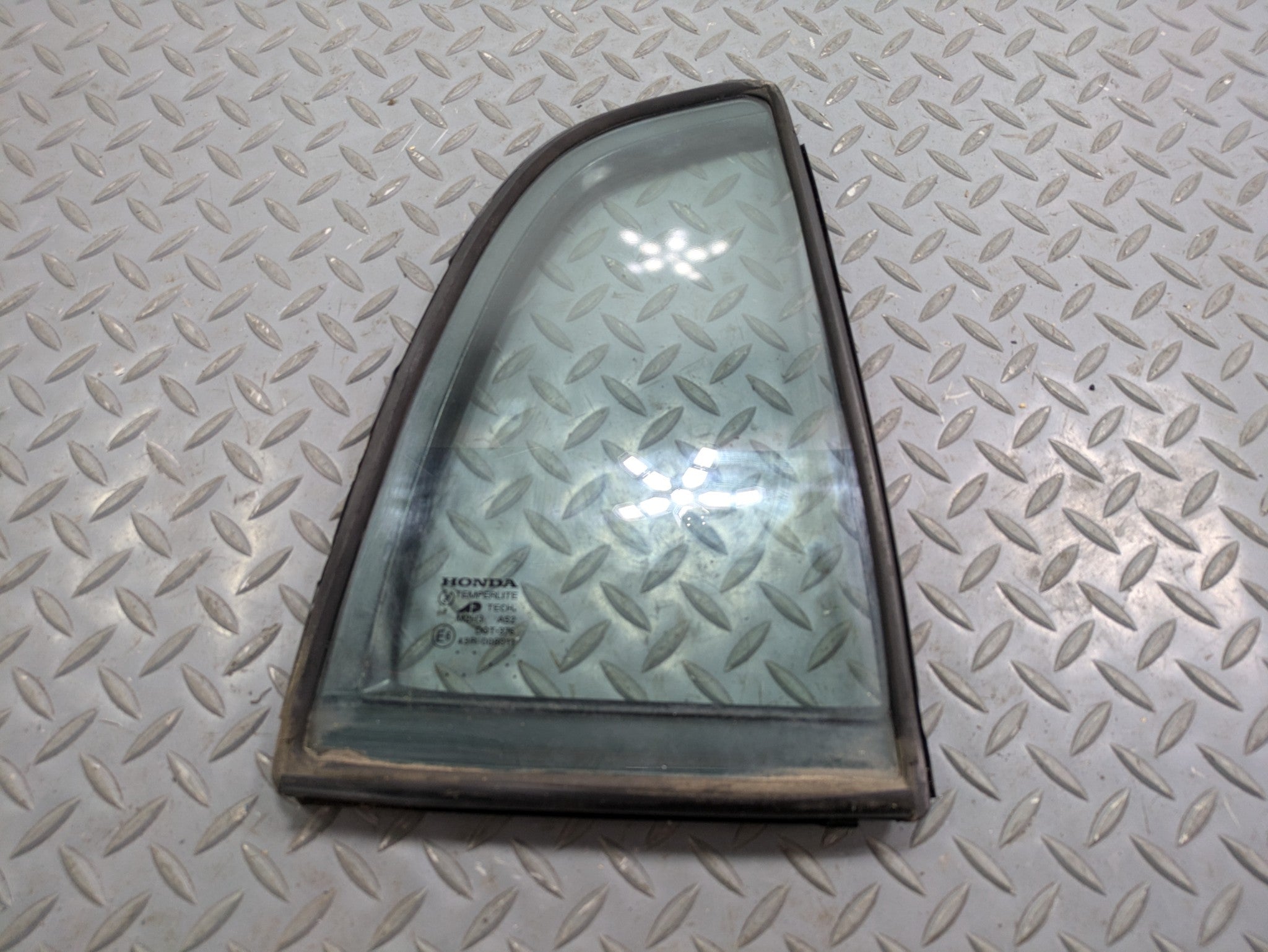 2004 - 2006 OEM ACURA TL REAR RIGHT PASSENGER SIDE VENT WINDOW GLASS