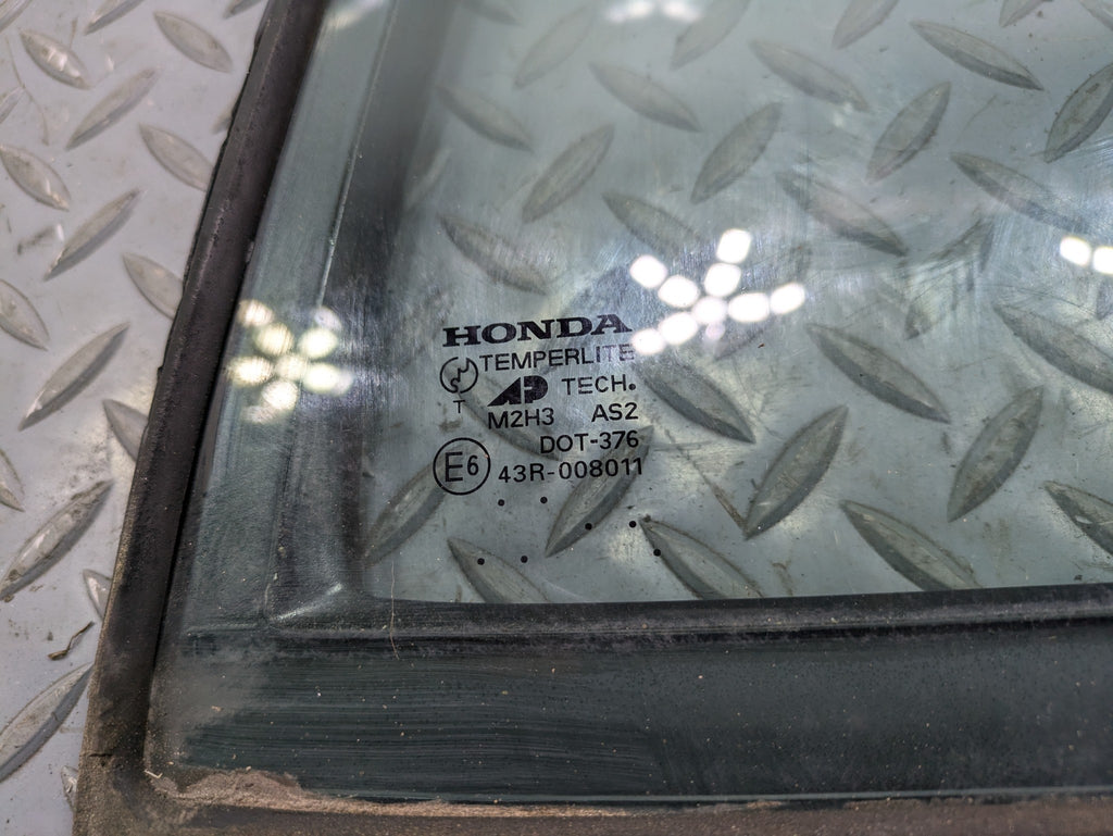 2004 - 2006 OEM ACURA TL REAR RIGHT PASSENGER SIDE VENT WINDOW GLASS