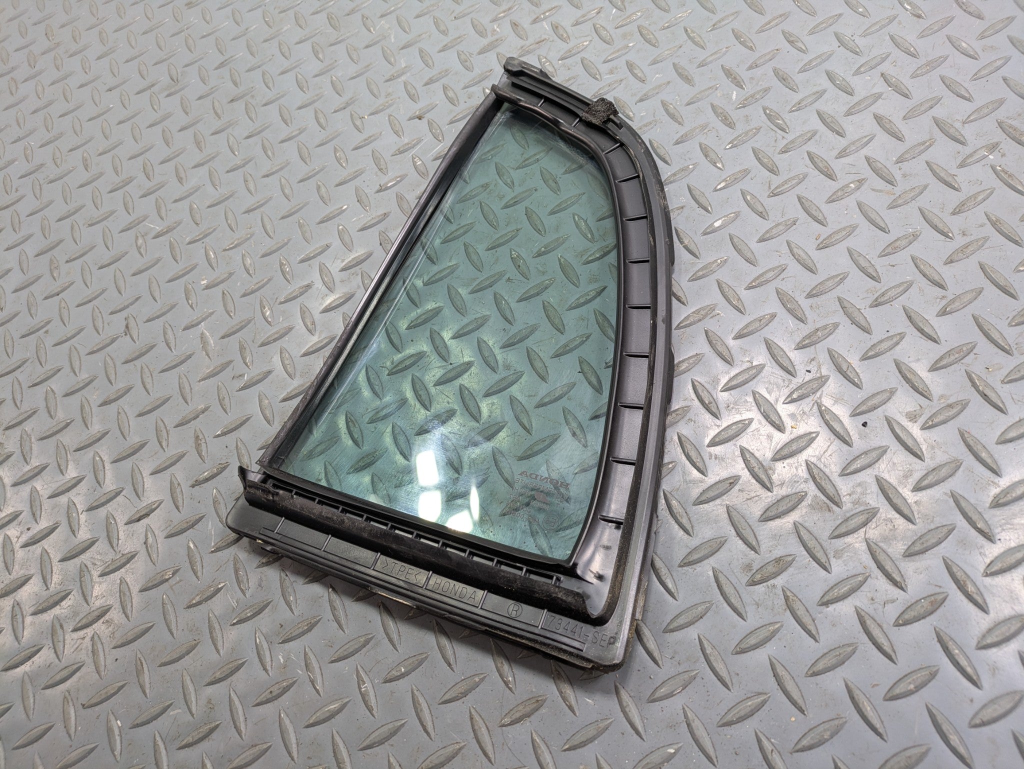 2004 - 2006 OEM ACURA TL REAR RIGHT PASSENGER SIDE VENT WINDOW GLASS
