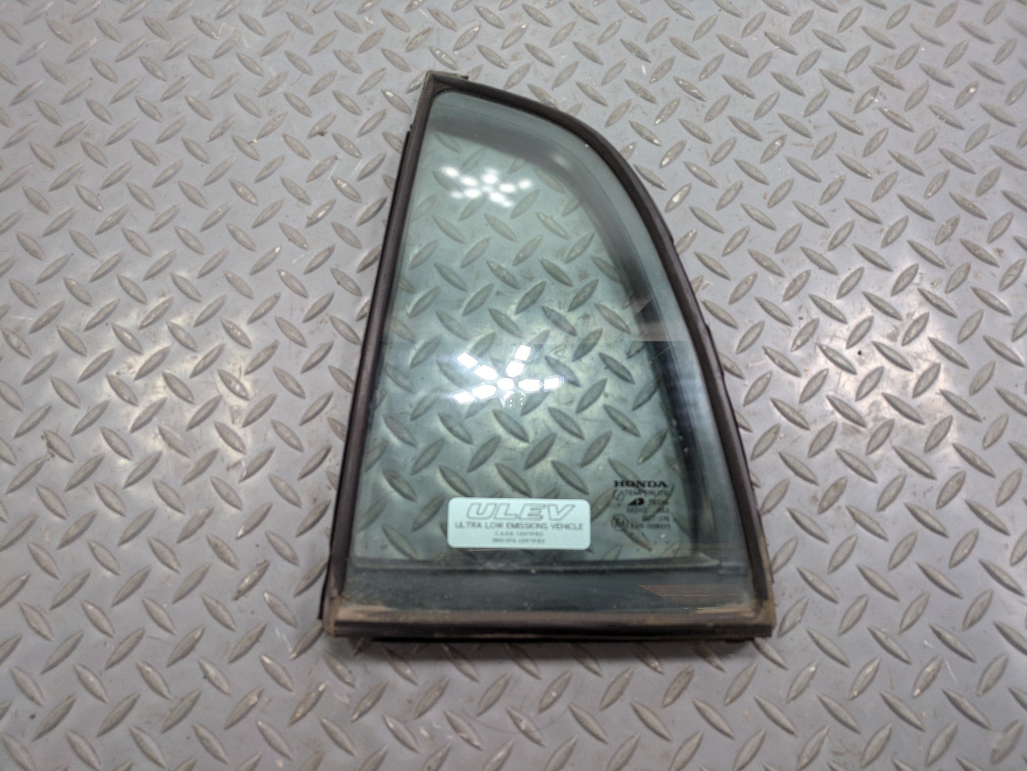 2004 - 2006 OEM ACURA TL REAR LEFT DRIVER SIDE WINDOW VENT GLASS