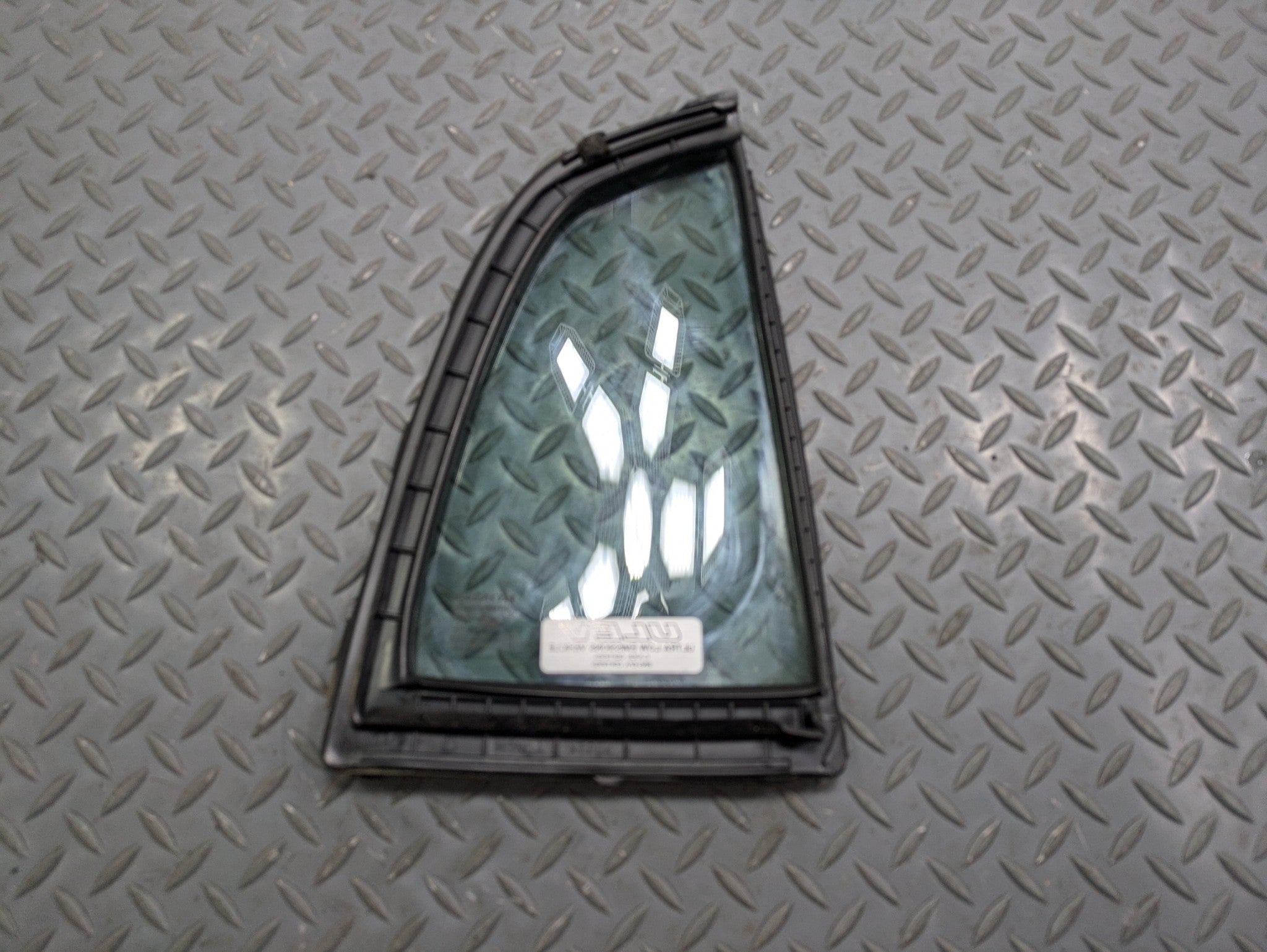 2004 - 2006 OEM ACURA TL REAR LEFT DRIVER SIDE WINDOW VENT GLASS