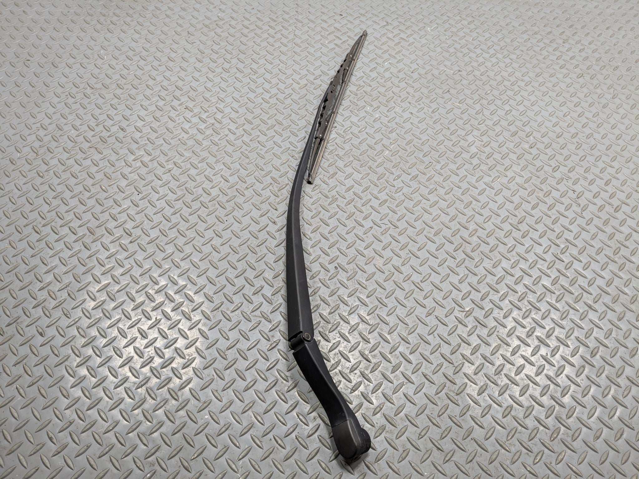 2004 - 2006 OEM ACURA TL FRONT RIGHT PASSENGER SIDE WINDSHIELD WIPER ARM