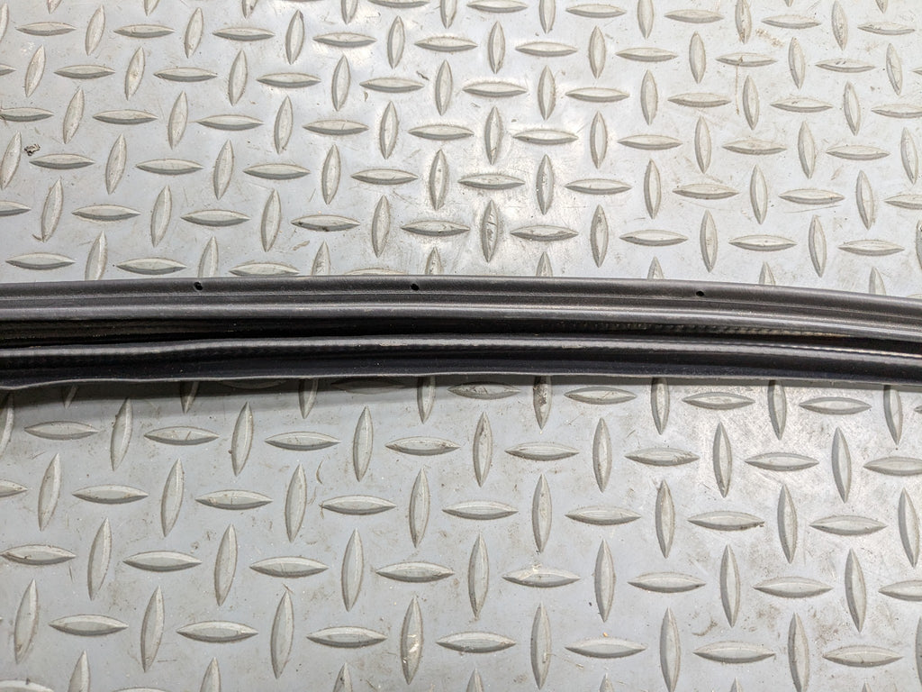 2004 - 2006 OEM ACURA TL FRONT RIGHT PASSENGER SIDE DOOR SEAL WEATHER STRIPPING