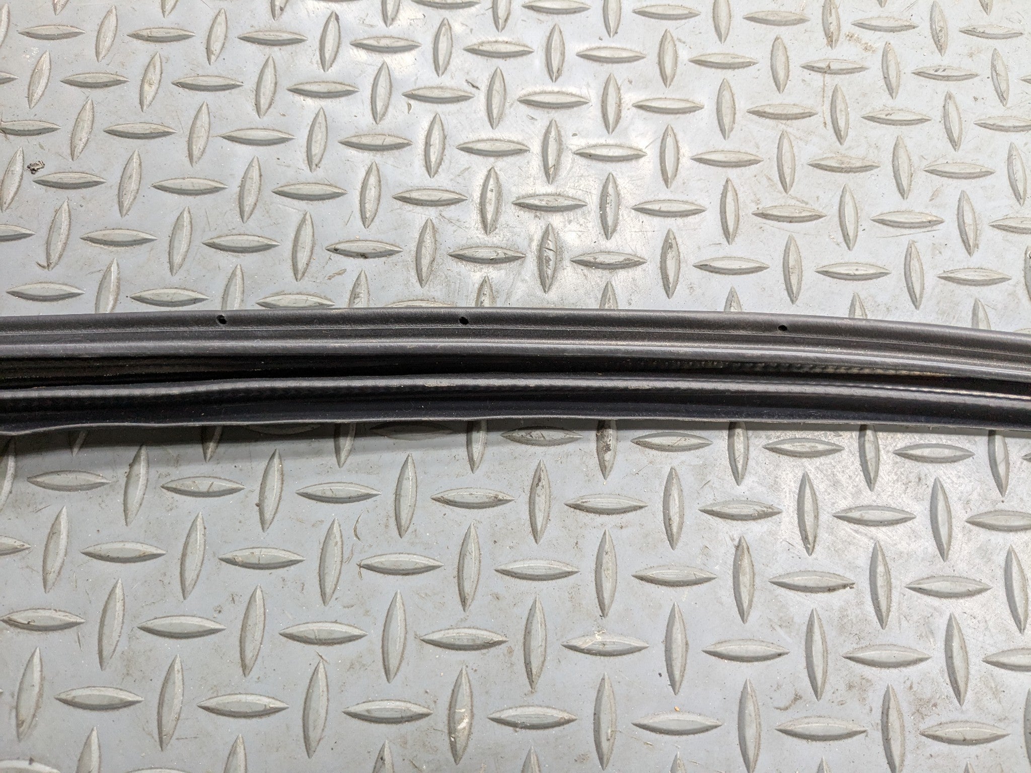 2004 - 2006 OEM ACURA TL FRONT RIGHT PASSENGER SIDE DOOR SEAL WEATHER STRIPPING
