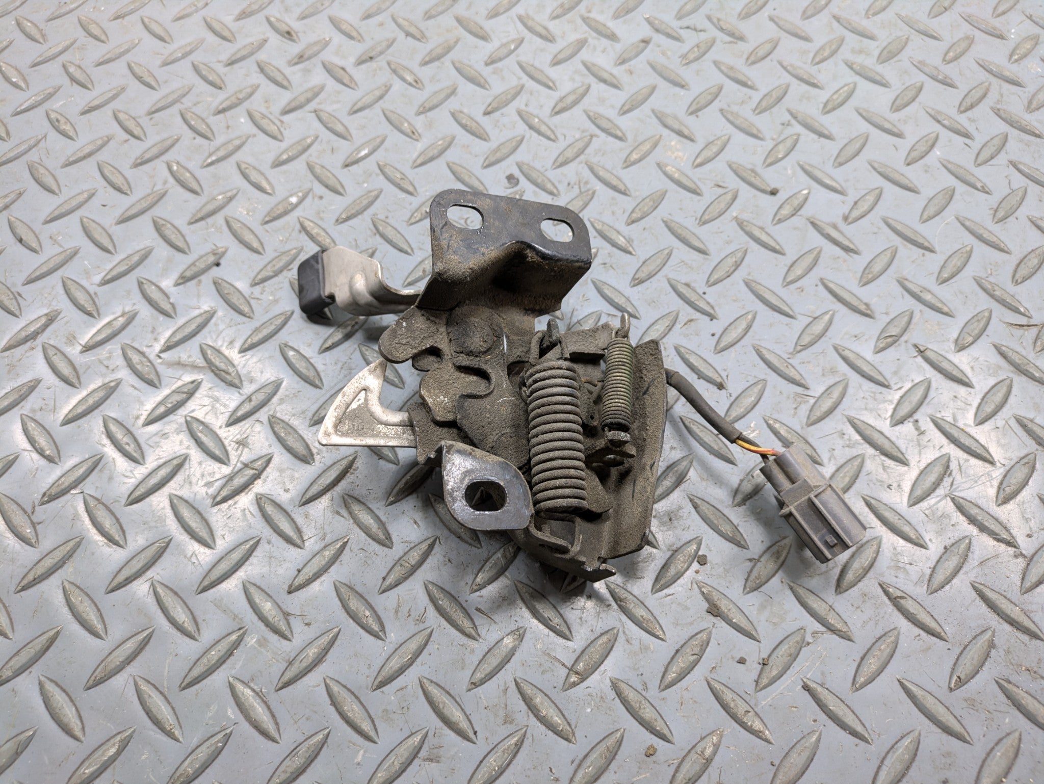 2004 - 2006 OEM ACURA TL FRONT HOOD LATCH LOCK ACTUATOR