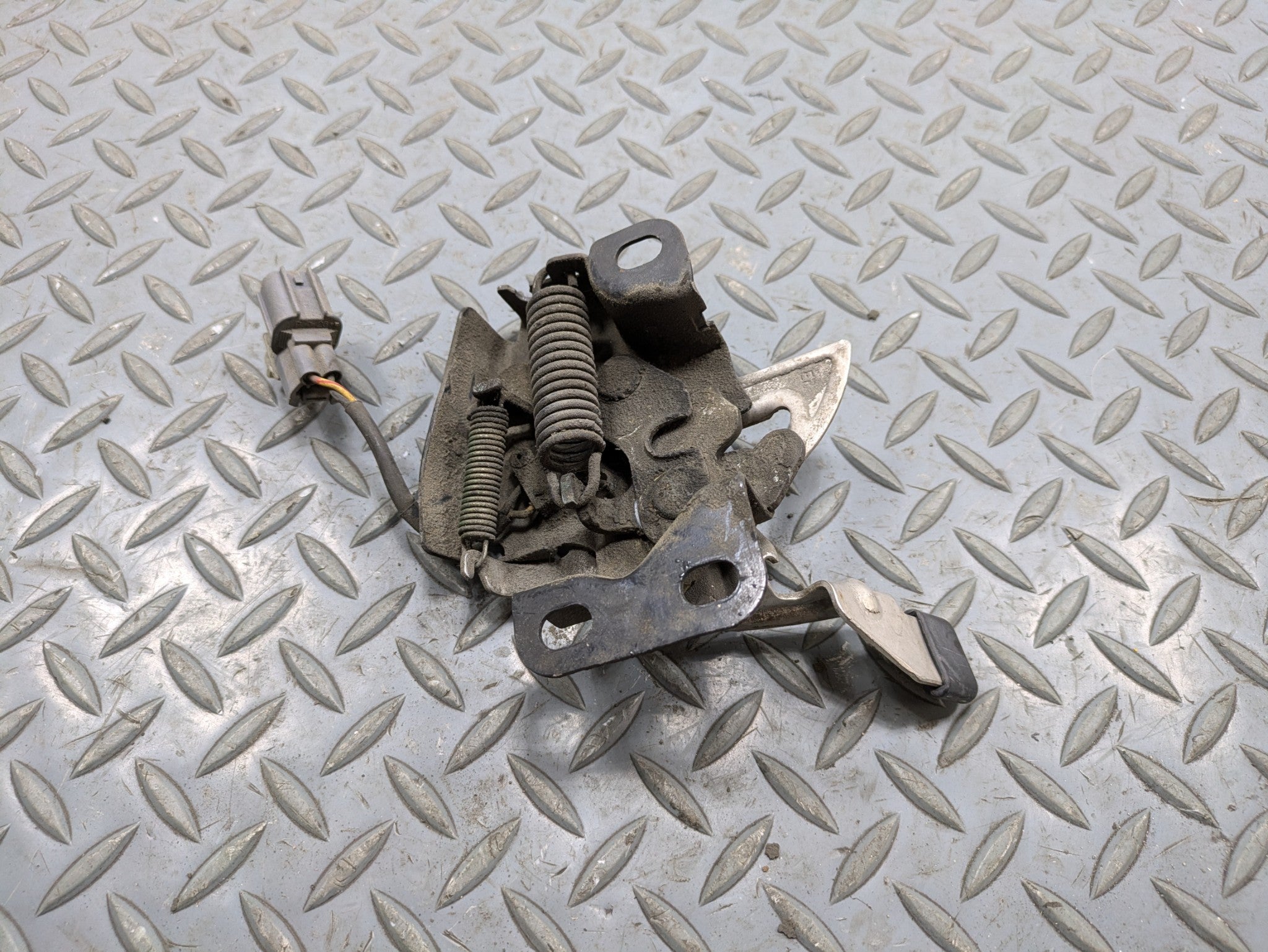 2004 - 2006 OEM ACURA TL FRONT HOOD LATCH LOCK ACTUATOR