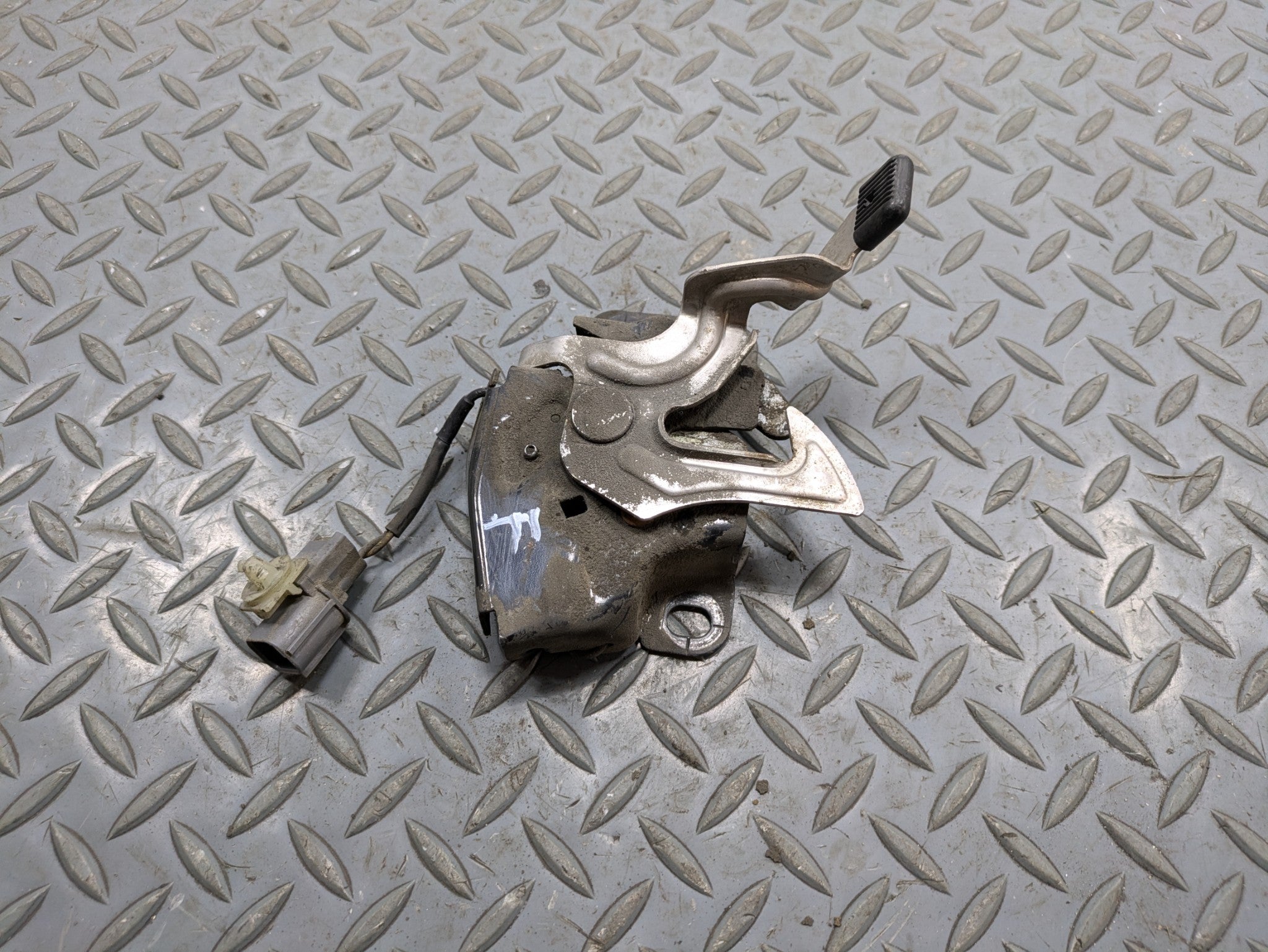 2004 - 2006 OEM ACURA TL FRONT HOOD LATCH LOCK ACTUATOR