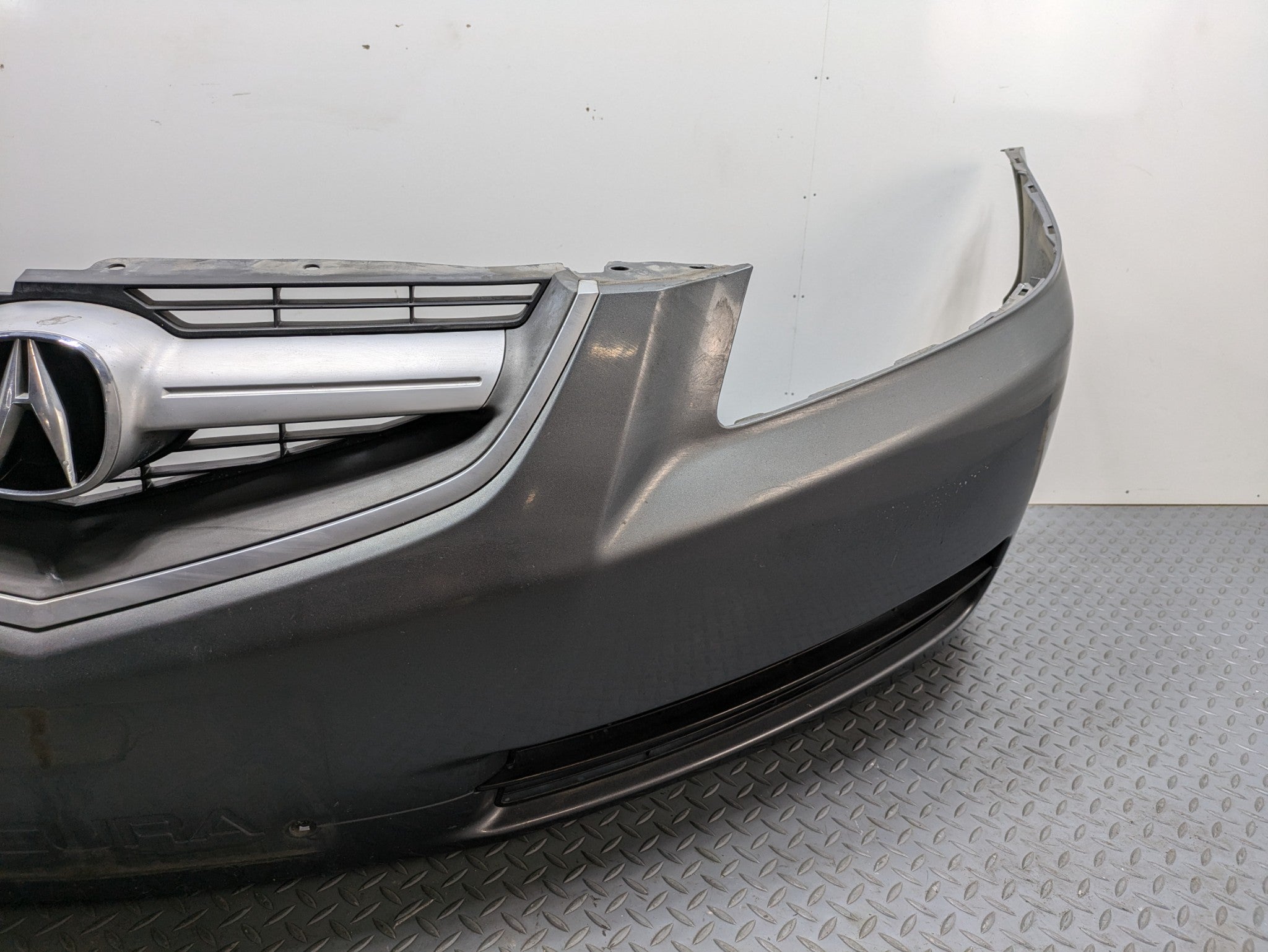 2004 - 2006 OEM ACURA TL FRONT BUMPER COVER PANEL WITH EMBLEM ASSEMBLY