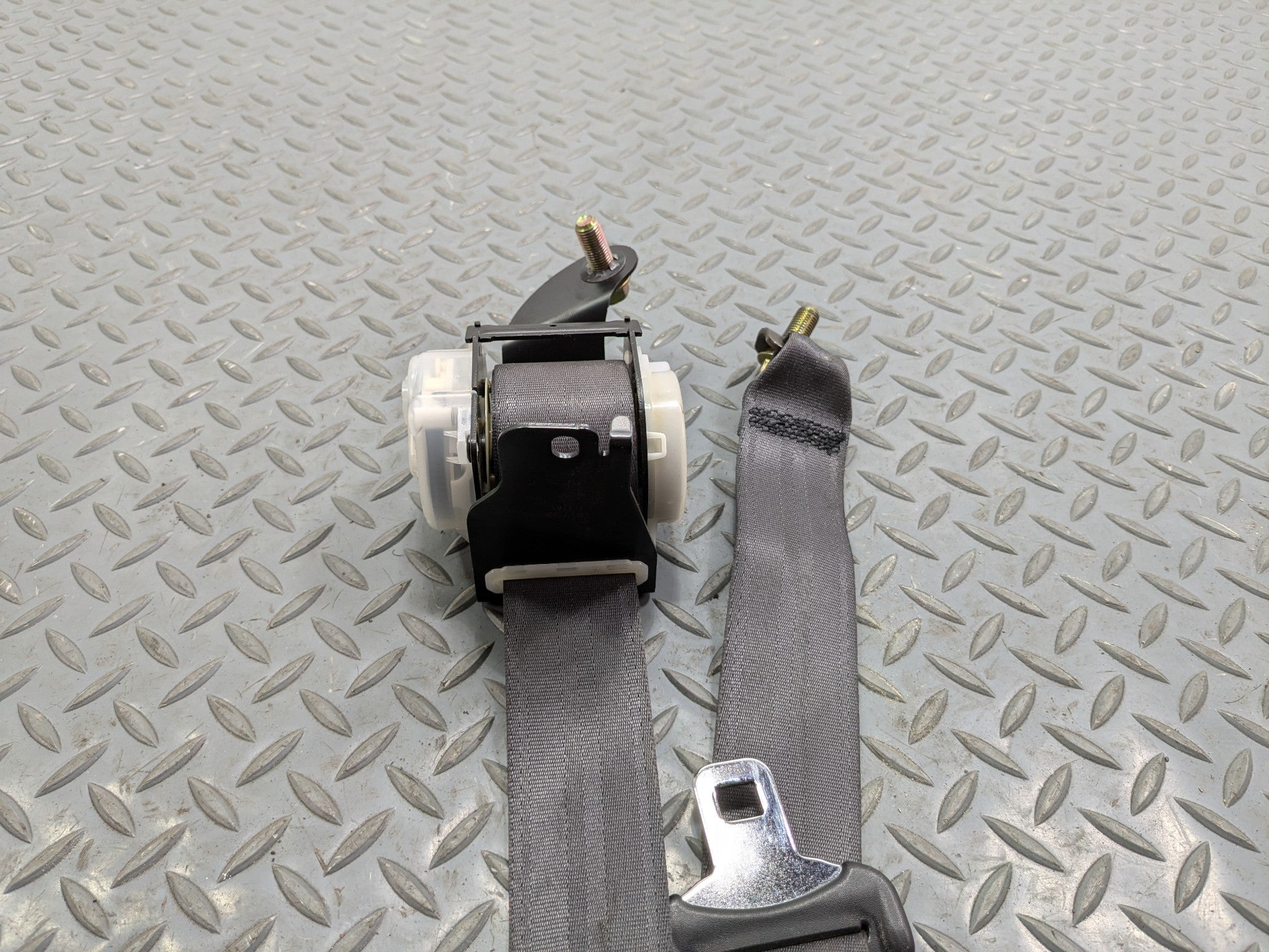 2004 - 2006 OEM ACURA TL REAR LEFT DRIVER SIDE SEAT BELT RETRACTOR ASSEMBLY