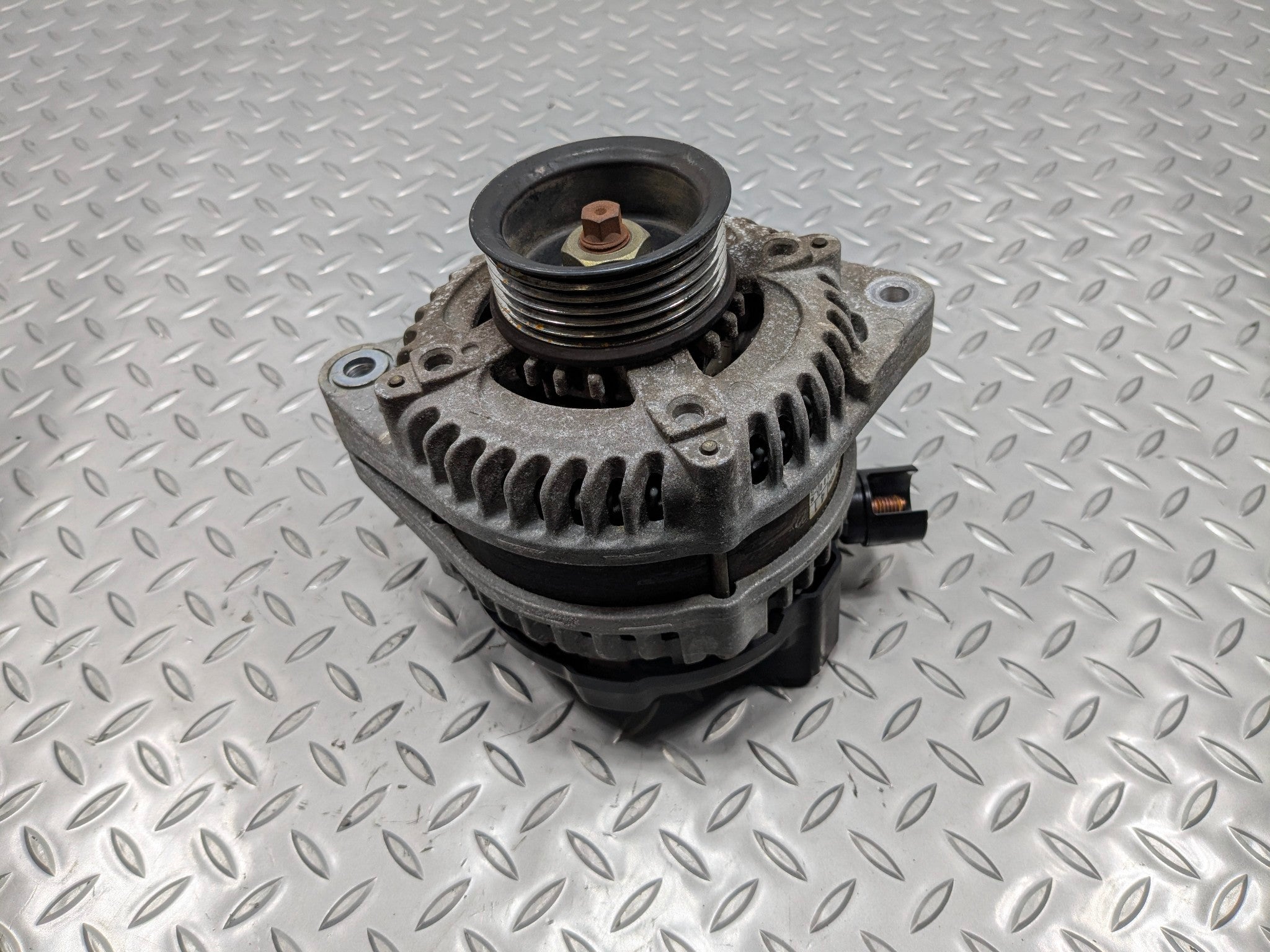 2004 - 2006 OEM ACURA TL POWER GENERATOR ENGINE MOTOR ALTERNATOR ASSEMBLY