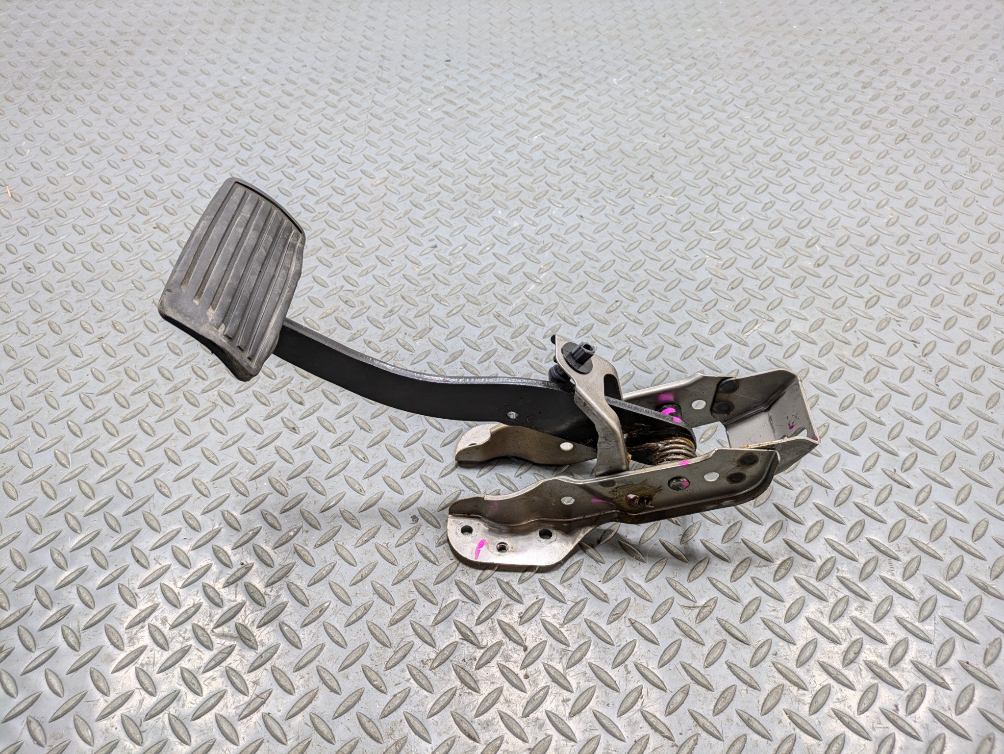 2004 - 2006 OEM ACURA TL PARKING BRAKE PEDAL FOOT STEP PAD WITH BRACKET ASSEMBLY