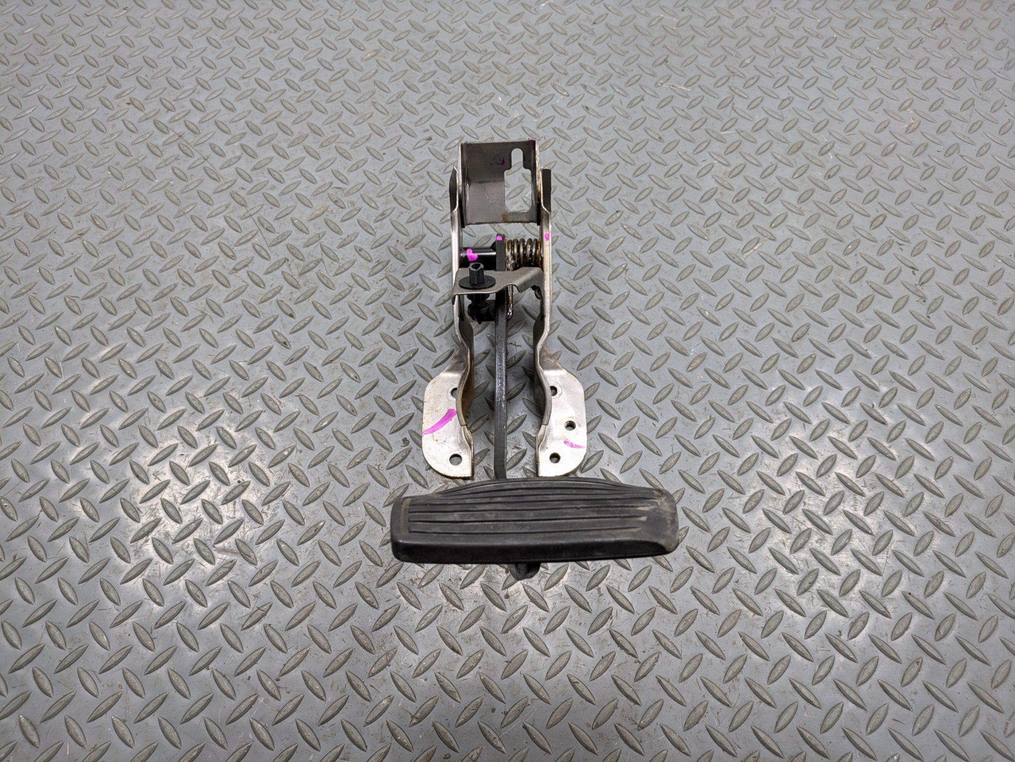 2004 - 2006 OEM ACURA TL PARKING BRAKE PEDAL FOOT STEP PAD WITH BRACKET ASSEMBLY