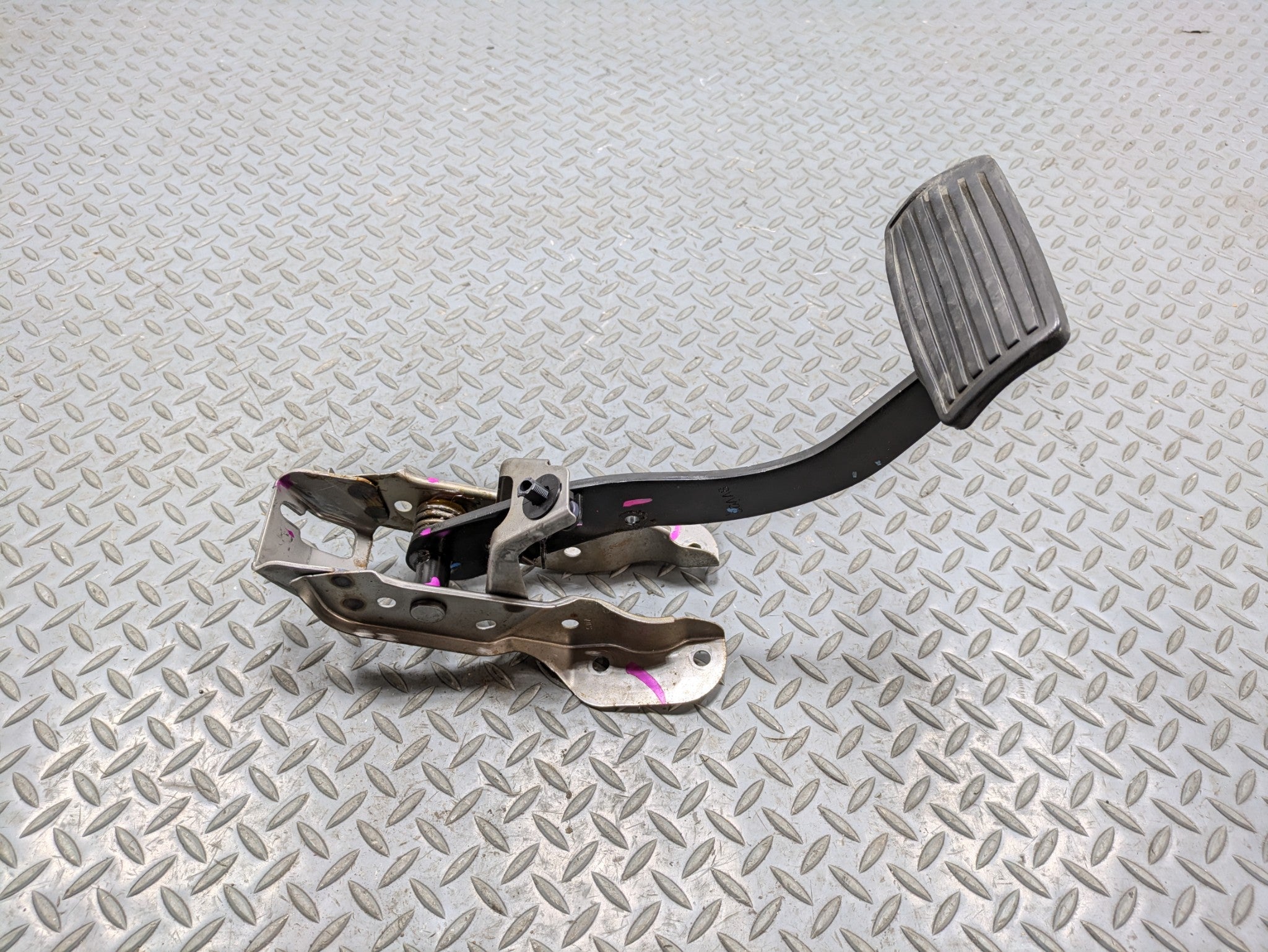 2004 - 2006 OEM ACURA TL PARKING BRAKE PEDAL FOOT STEP PAD WITH BRACKET ASSEMBLY
