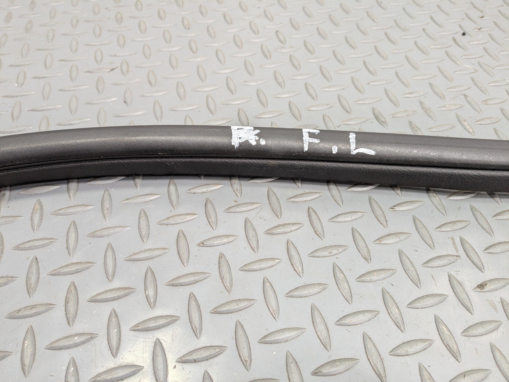 04 - 06 OEM ACURA TL FRONT LEFT DRIVER SIDE DOOR SEAL WEATHER STRIPPING RUBBER
