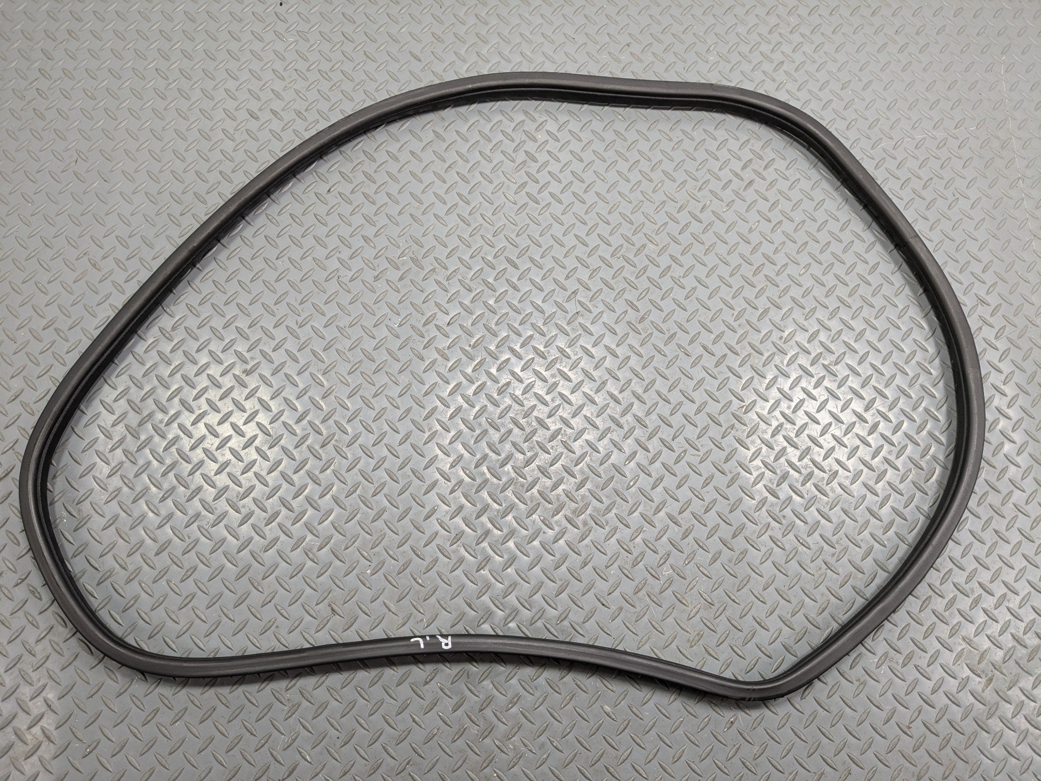 04 - 06 OEM ACURA TL REAR LEFT DRIVER SIDE DOOR SEAL WEATHER STRIPPING RUBBER