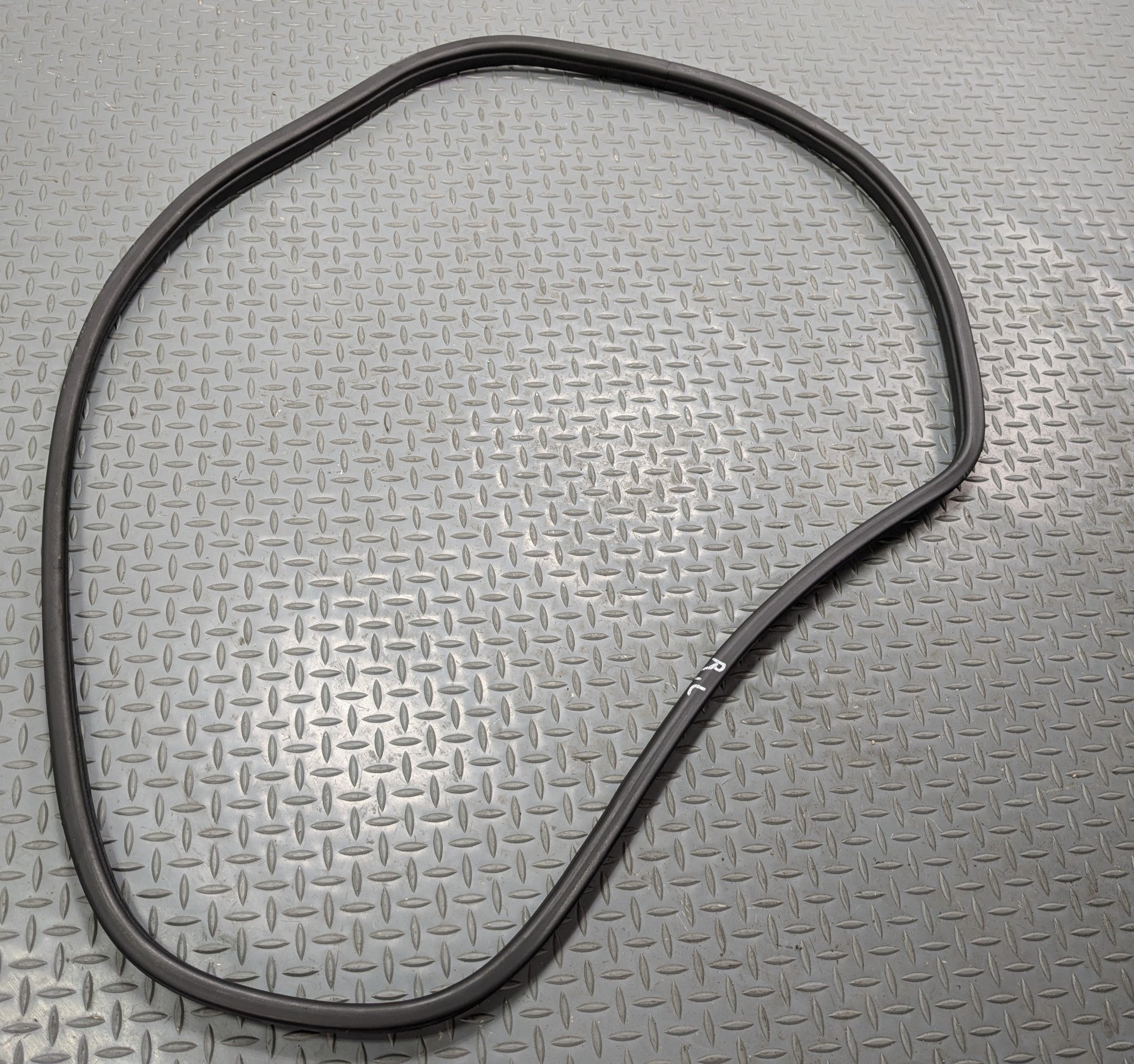 04 - 06 OEM ACURA TL REAR LEFT DRIVER SIDE DOOR SEAL WEATHER STRIPPING RUBBER