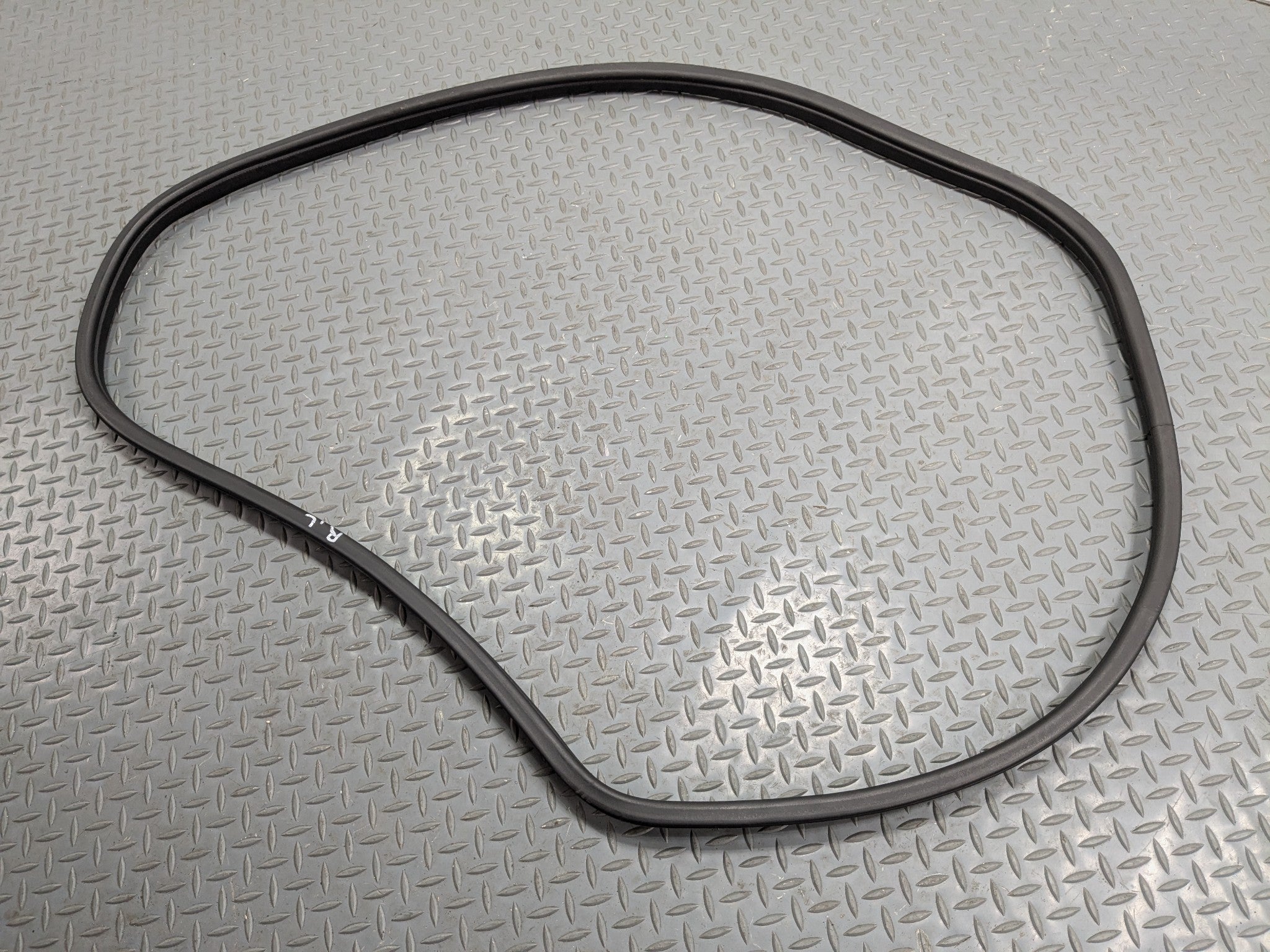 04 - 06 OEM ACURA TL REAR LEFT DRIVER SIDE DOOR SEAL WEATHER STRIPPING RUBBER
