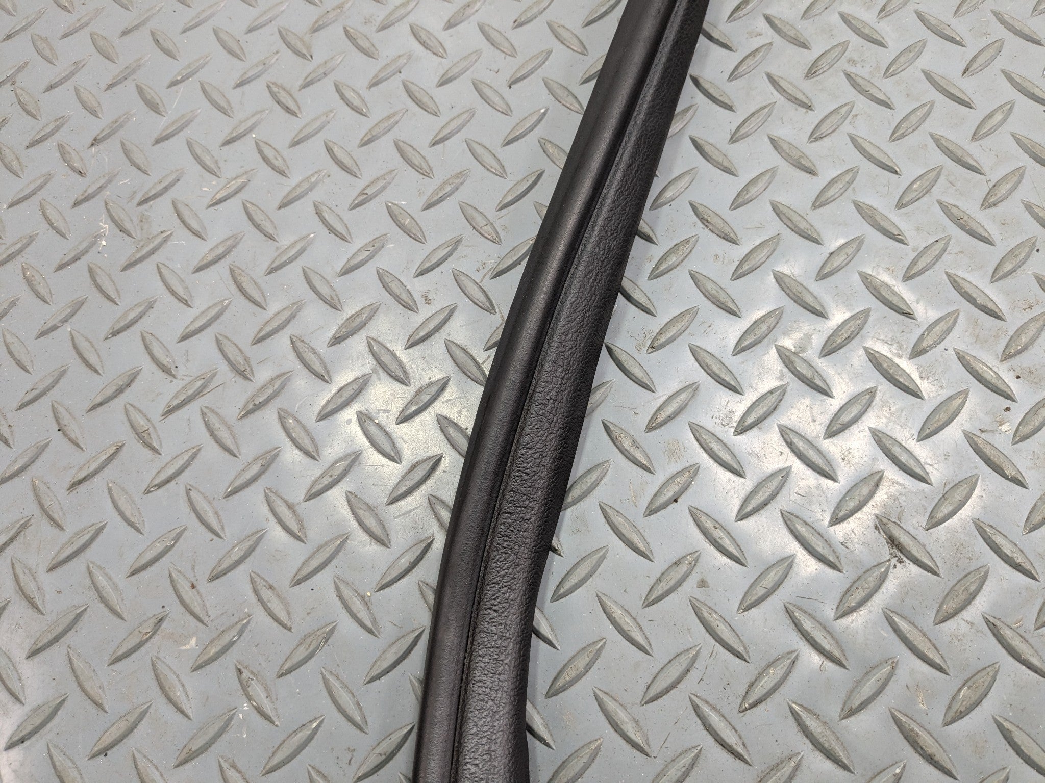 04 - 06 OEM ACURA TL REAR LEFT DRIVER SIDE DOOR SEAL WEATHER STRIPPING RUBBER