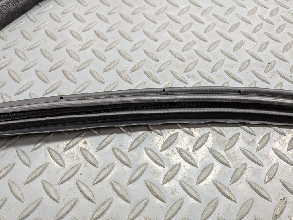 04 - 06 OEM ACURA TL REAR LEFT DRIVER SIDE DOOR SEAL WEATHER STRIPPING RUBBER