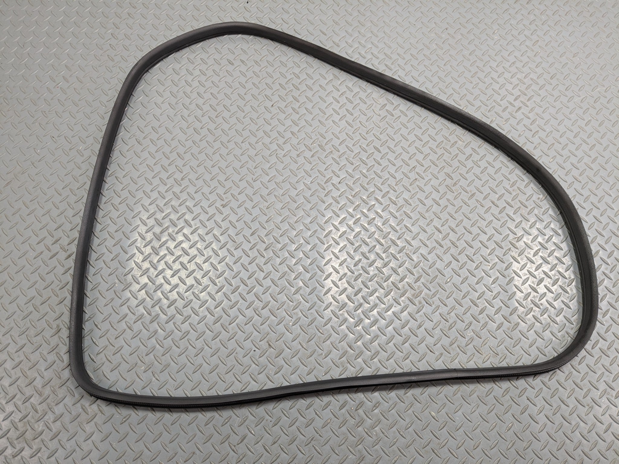 2004 - 2006 OEM ACURA TL REAR RIGHT SIDE DOOR SEAL WEATHER STRIPPING RUBBER