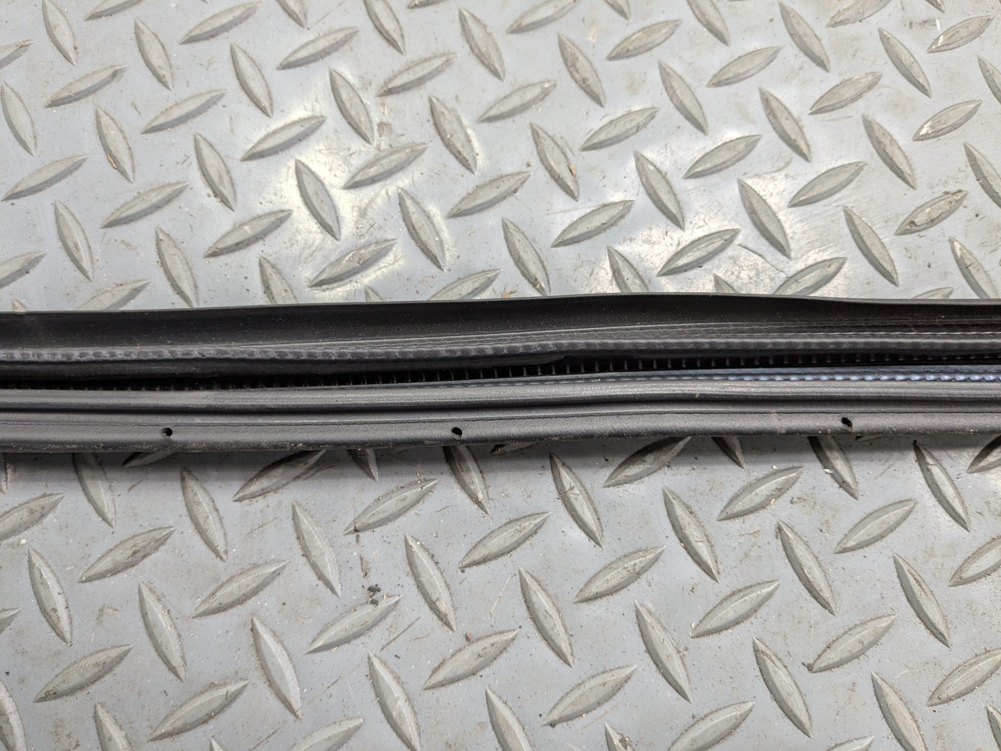 2004 - 2006 OEM ACURA TL REAR RIGHT SIDE DOOR SEAL WEATHER STRIPPING RUBBER