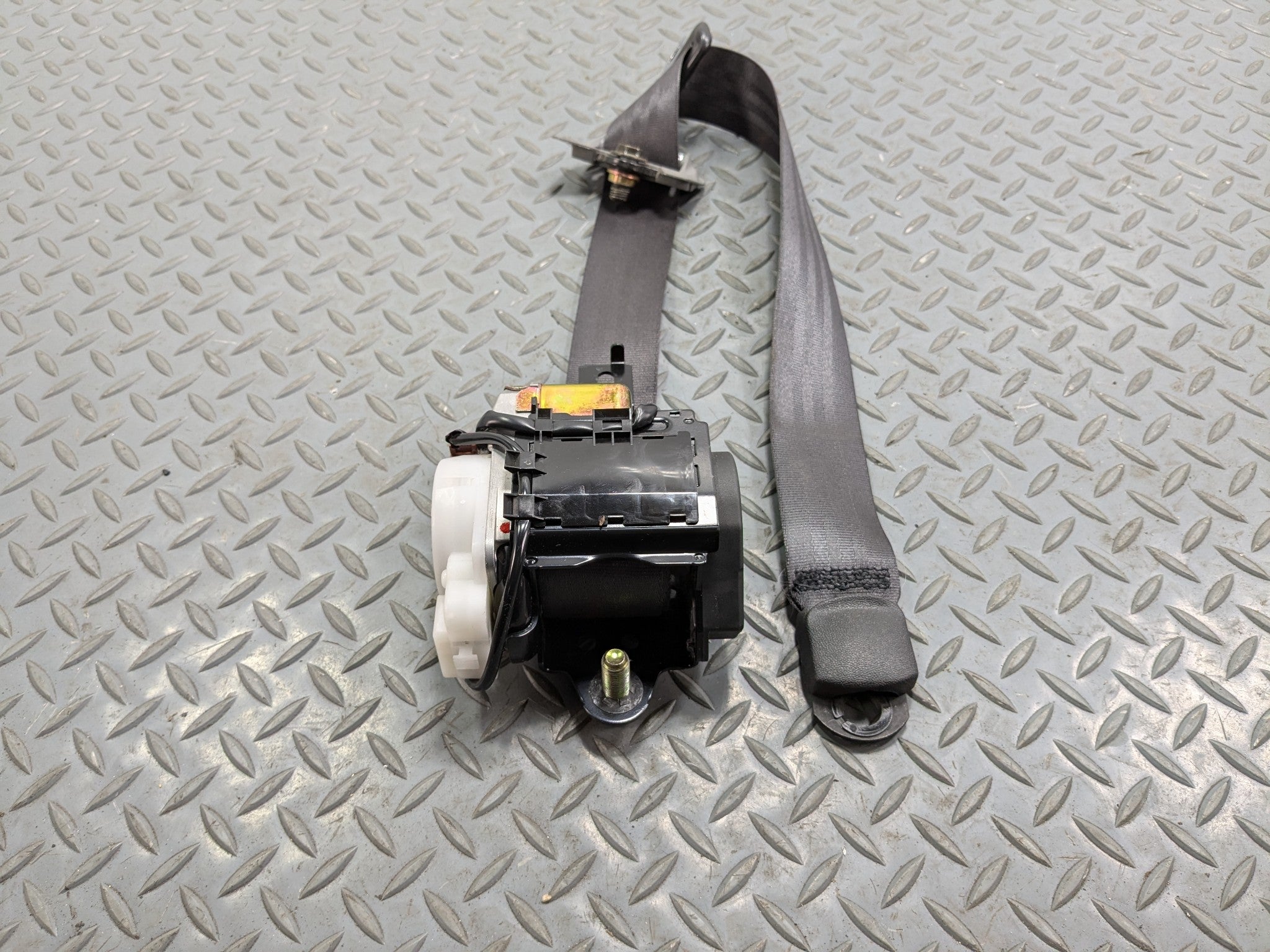 2004 - 2006 OEM ACURA TL FRONT LEFT DRIVER SIDE SEAT BELT RETRACTOR ASSEMBLY