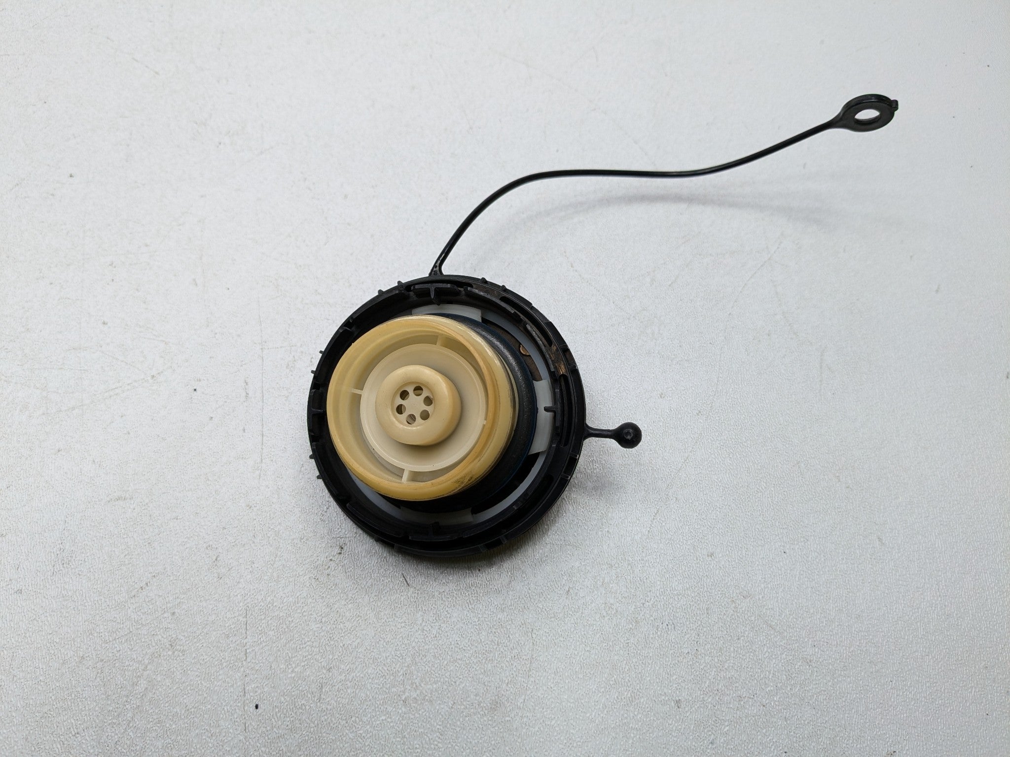 2004 - 2006 OEM ACURA TL FUEL GAS TANK FILLER CAP ASSEMBLY