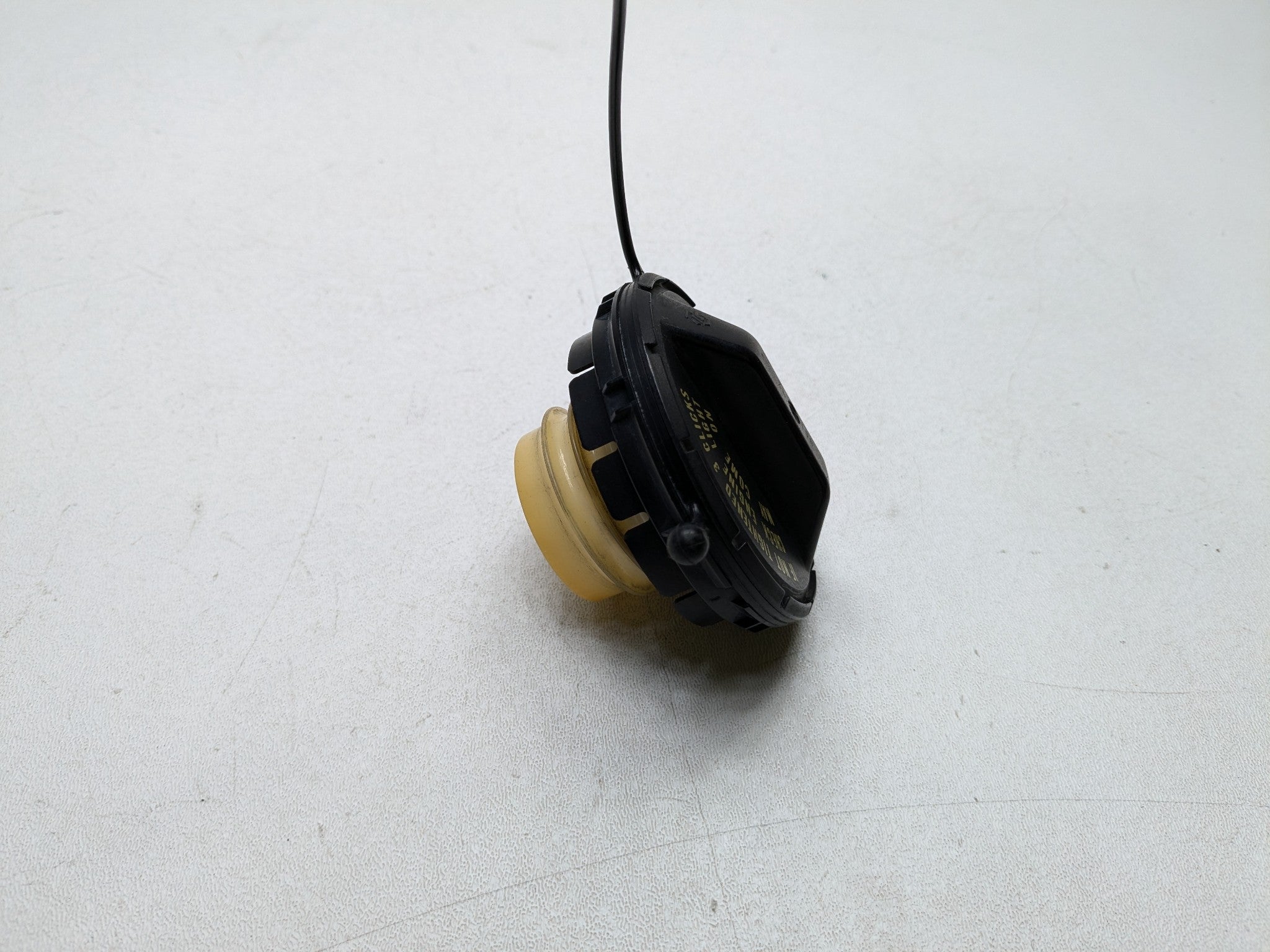 2004 - 2006 OEM ACURA TL FUEL GAS TANK FILLER CAP ASSEMBLY