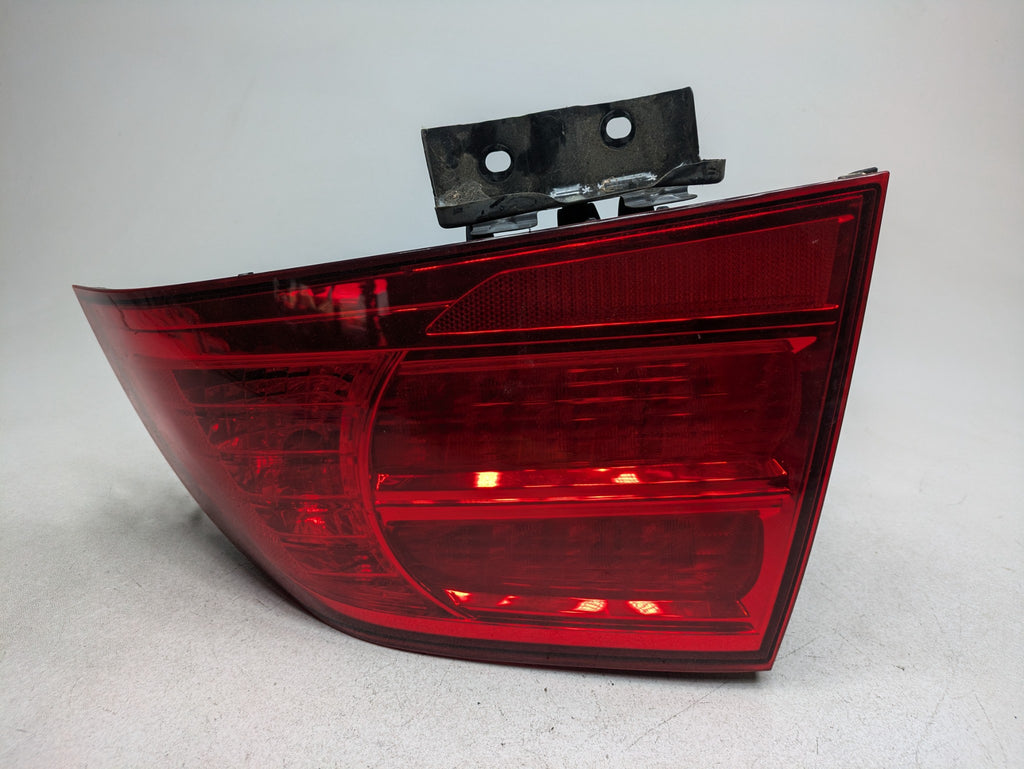 2004 - 2006 OEM ACURA TL REAR RIGHT PASSENGER SIDE OUTER TAIL LIGHT ASSEMBLY