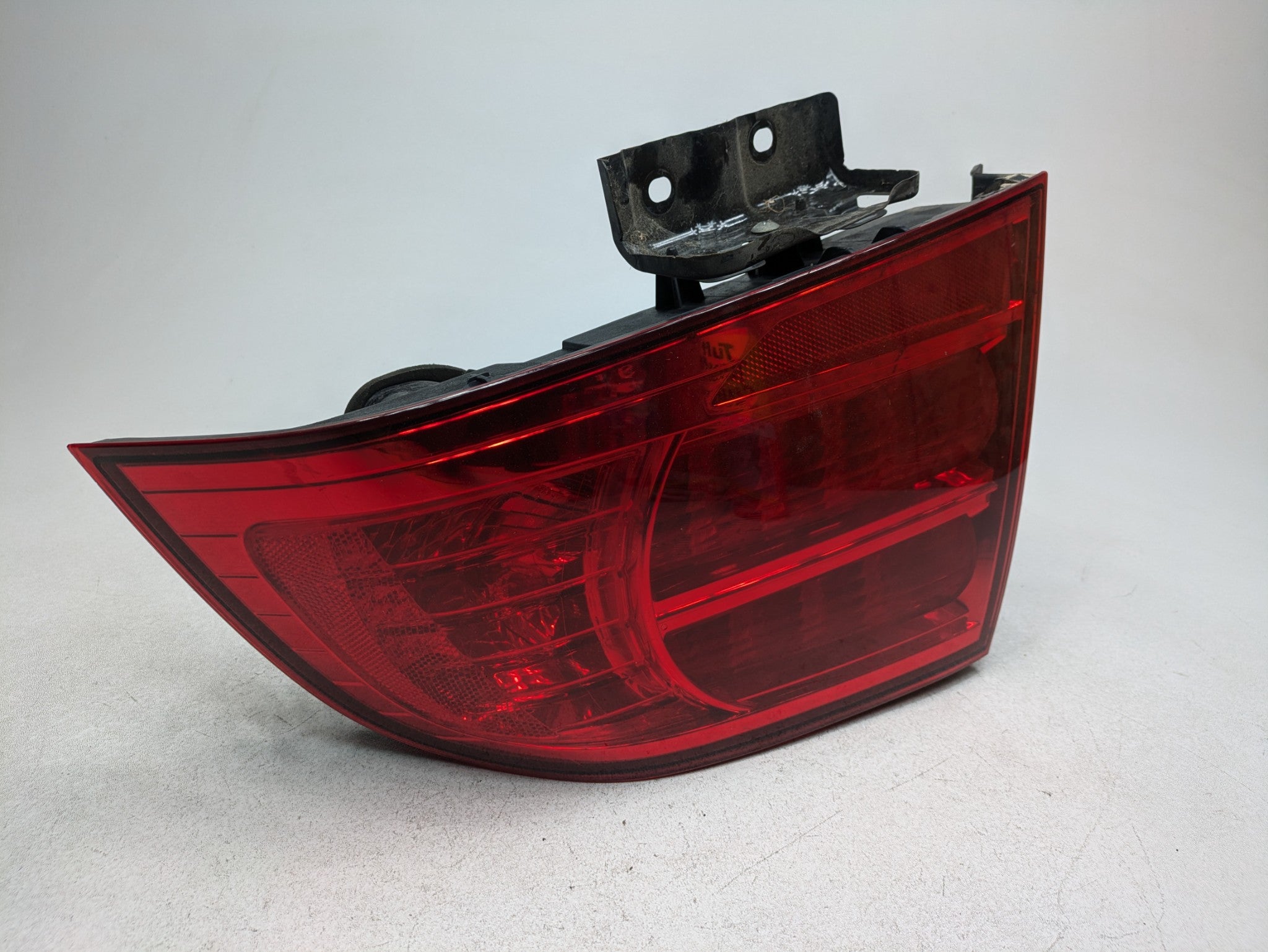 2004 - 2006 OEM ACURA TL REAR RIGHT PASSENGER SIDE OUTER TAIL LIGHT ASSEMBLY