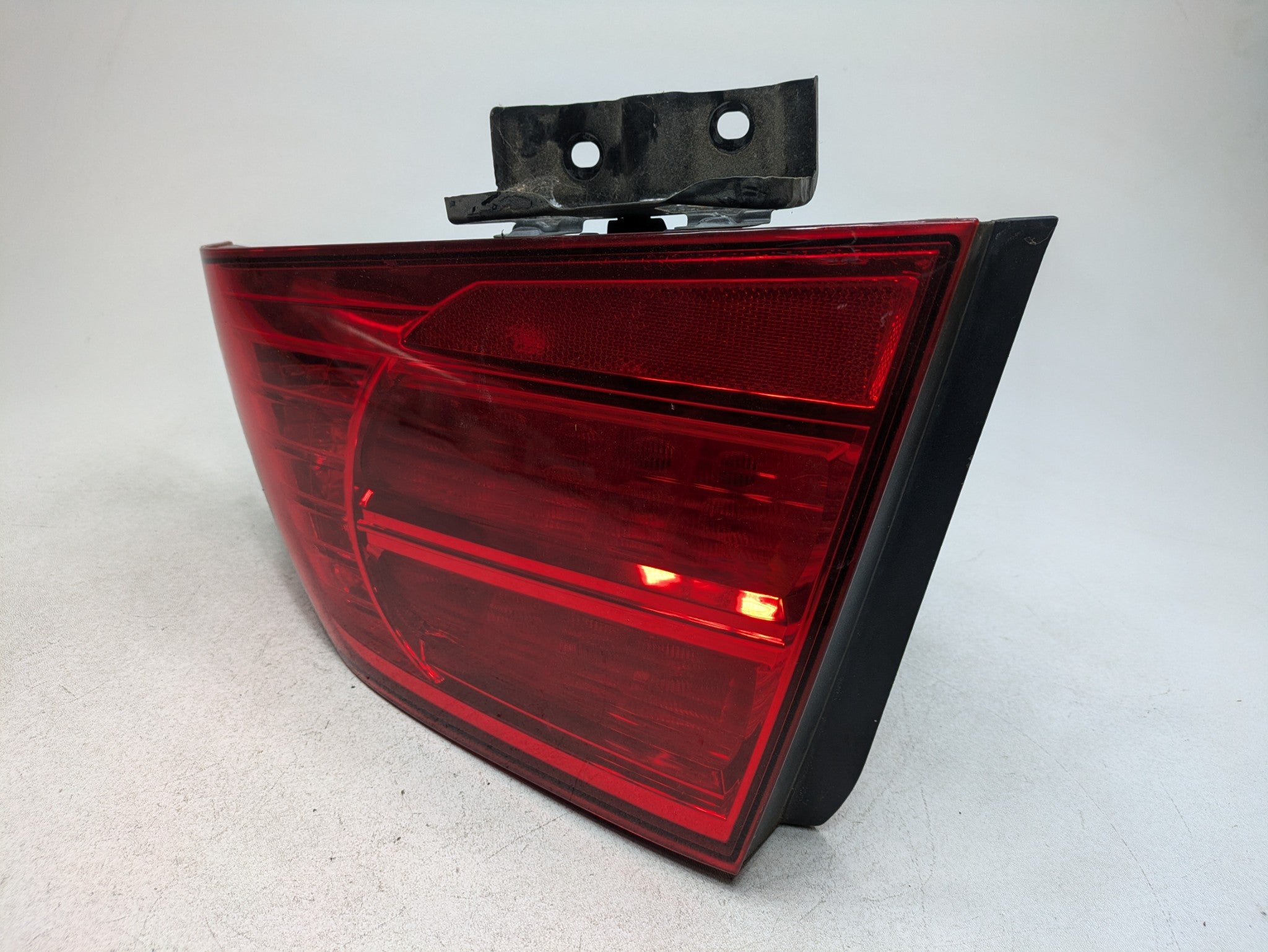 2004 - 2006 OEM ACURA TL REAR RIGHT PASSENGER SIDE OUTER TAIL LIGHT ASSEMBLY