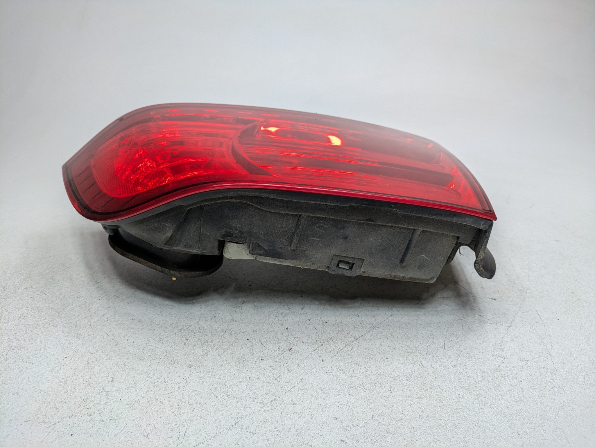 2004 - 2006 OEM ACURA TL REAR RIGHT PASSENGER SIDE OUTER TAIL LIGHT ASSEMBLY