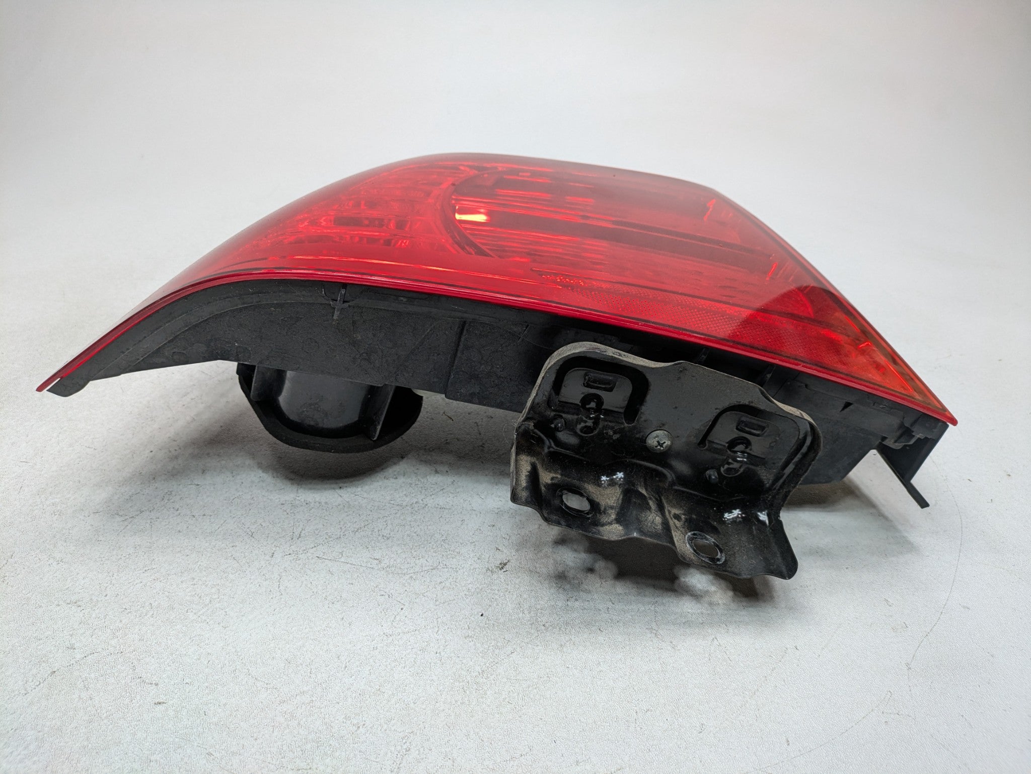 2004 - 2006 OEM ACURA TL REAR LEFT DRIVER SIDE OUTER TAIL LIGHT ASSEMBLY