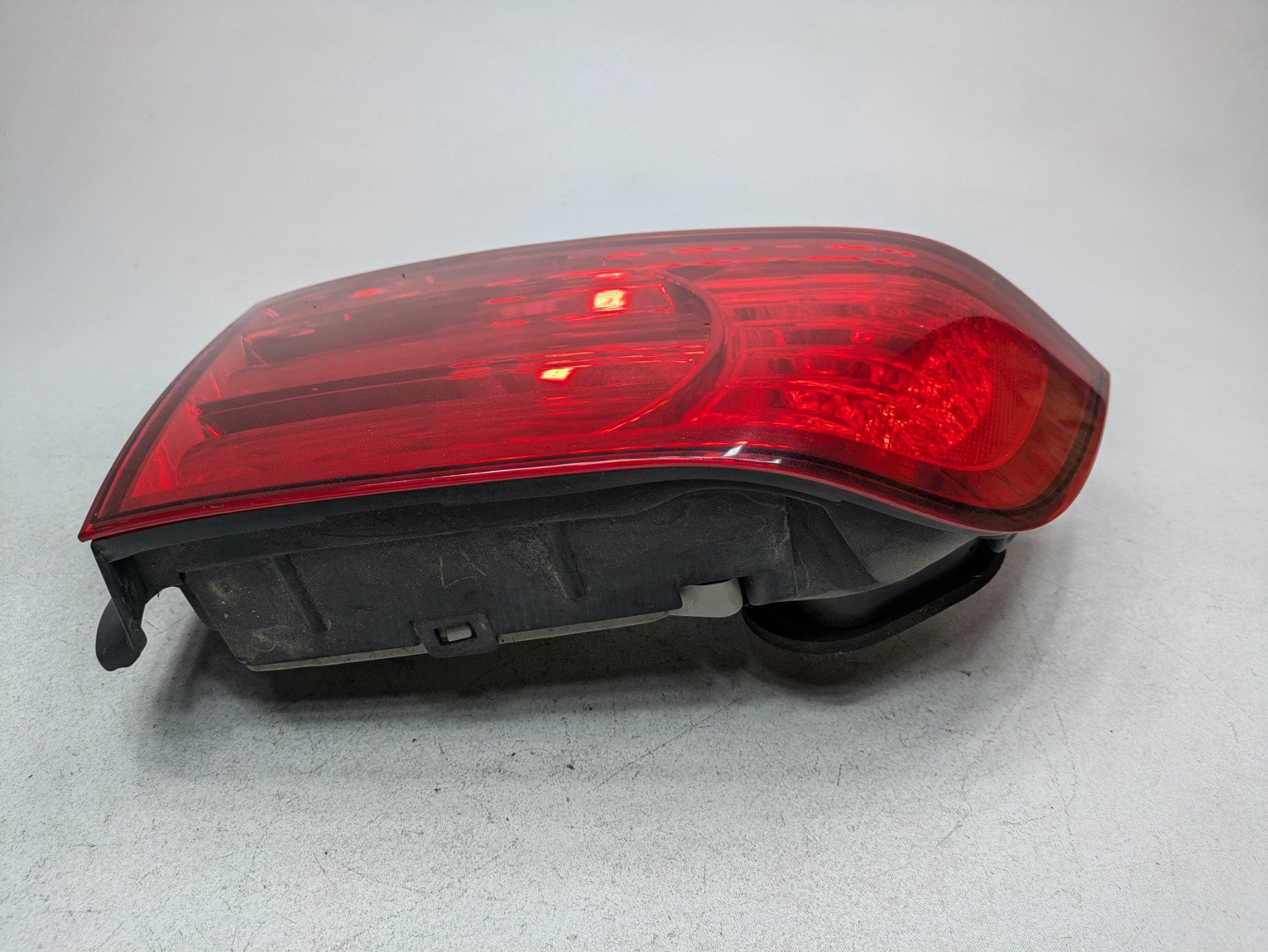 2004 - 2006 OEM ACURA TL REAR LEFT DRIVER SIDE OUTER TAIL LIGHT ASSEMBLY