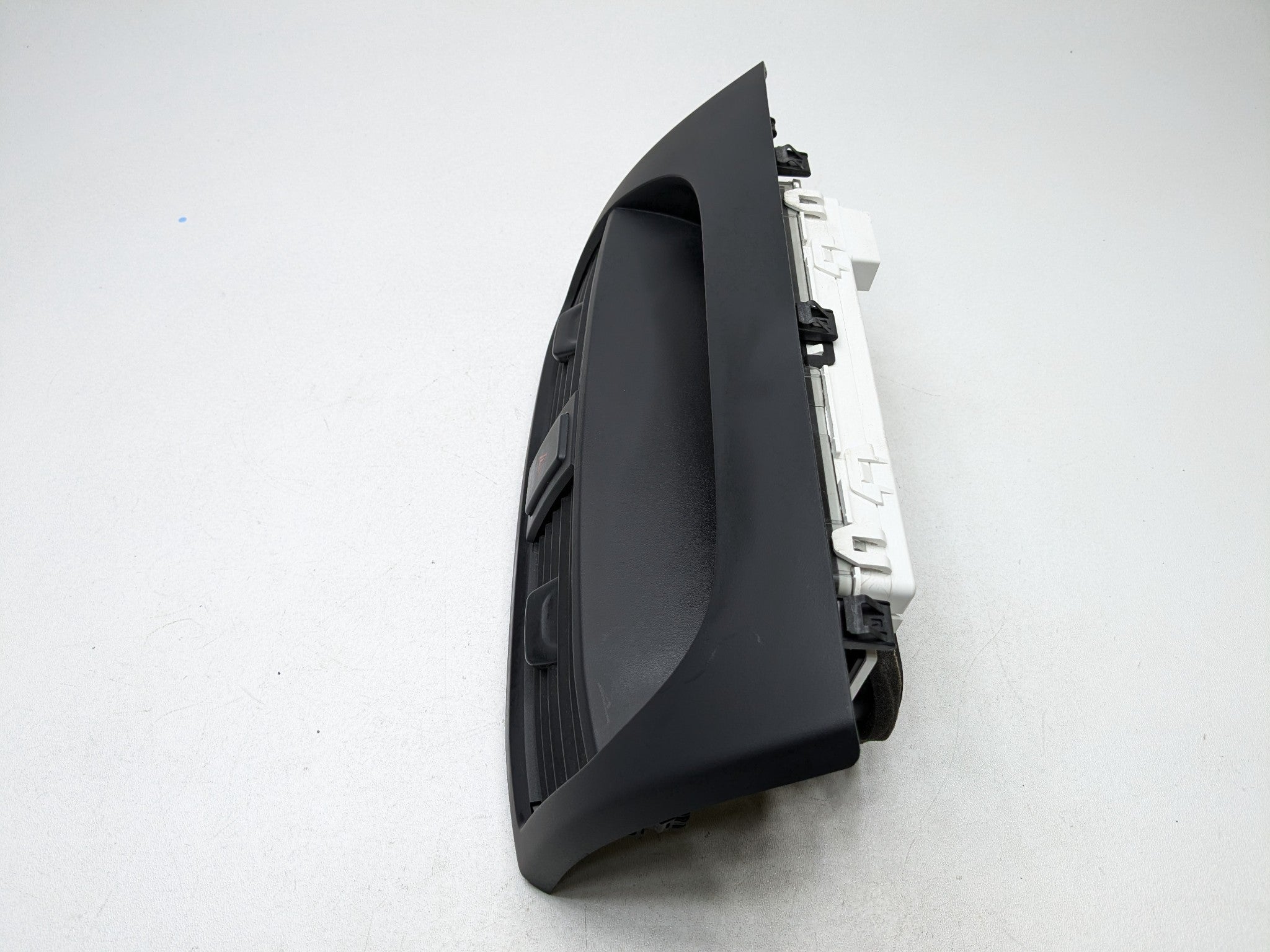 2004 - 2006 OEM ACURA TL DASH AIR VENT BEZEL WITH CLOCK DISPLAY HAZARD SWITCH