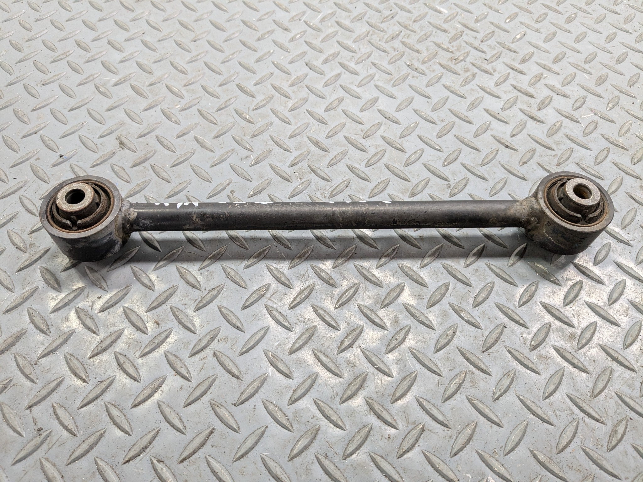 2004 - 2006 OEM ACURA TL REAR RIGHT PASSENGER SIDE LOWER REARWARD CONTROL ARM