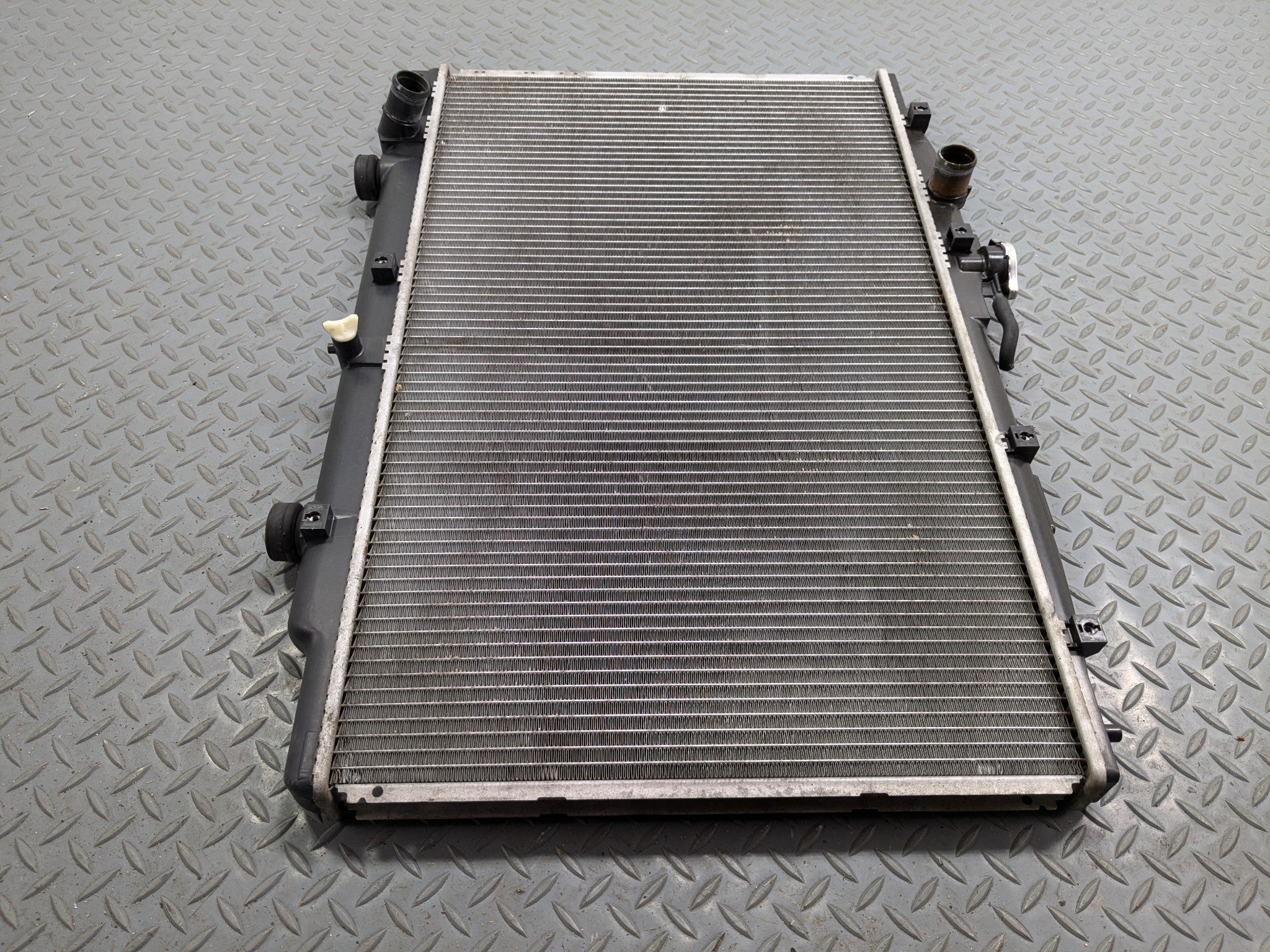 2004 - 2006 OEM ACURA TL ENGINE COOLING RADIATOR ASSEMBLY