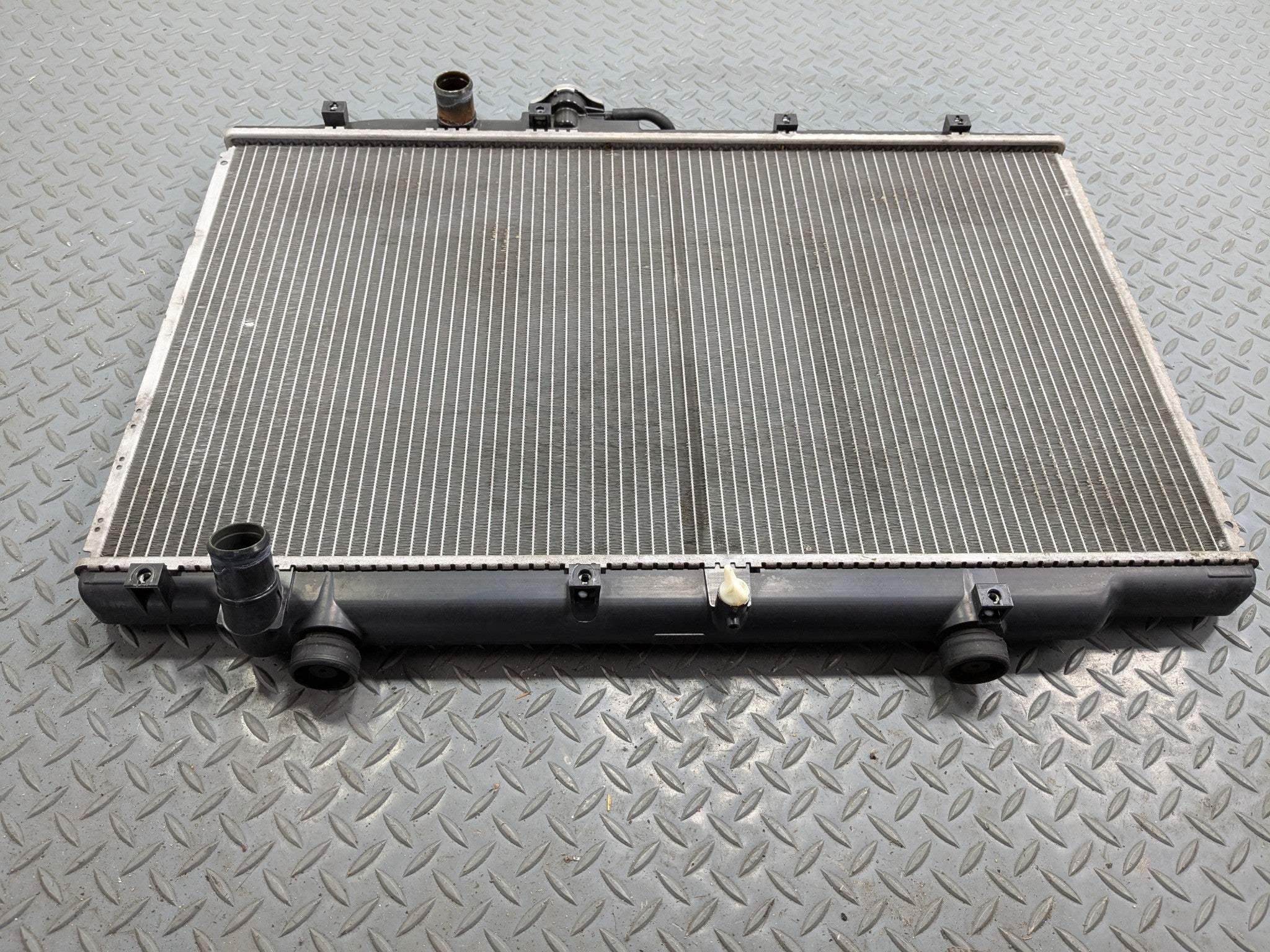 2004 - 2006 OEM ACURA TL ENGINE COOLING RADIATOR ASSEMBLY