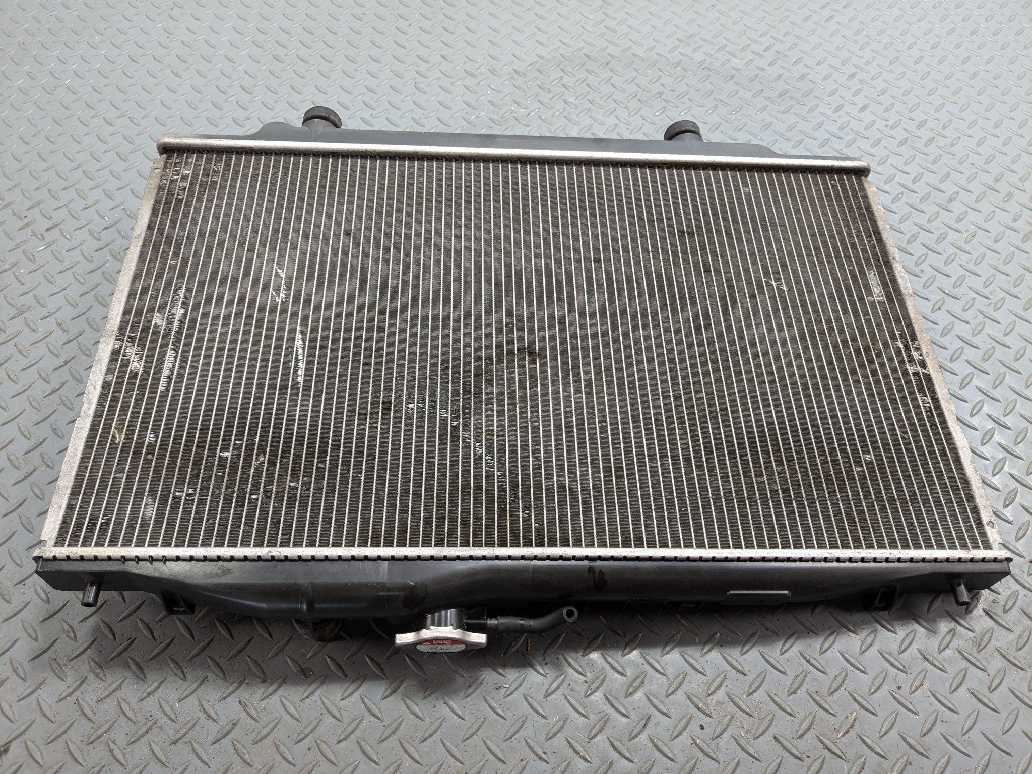 2004 - 2006 OEM ACURA TL ENGINE COOLING RADIATOR ASSEMBLY