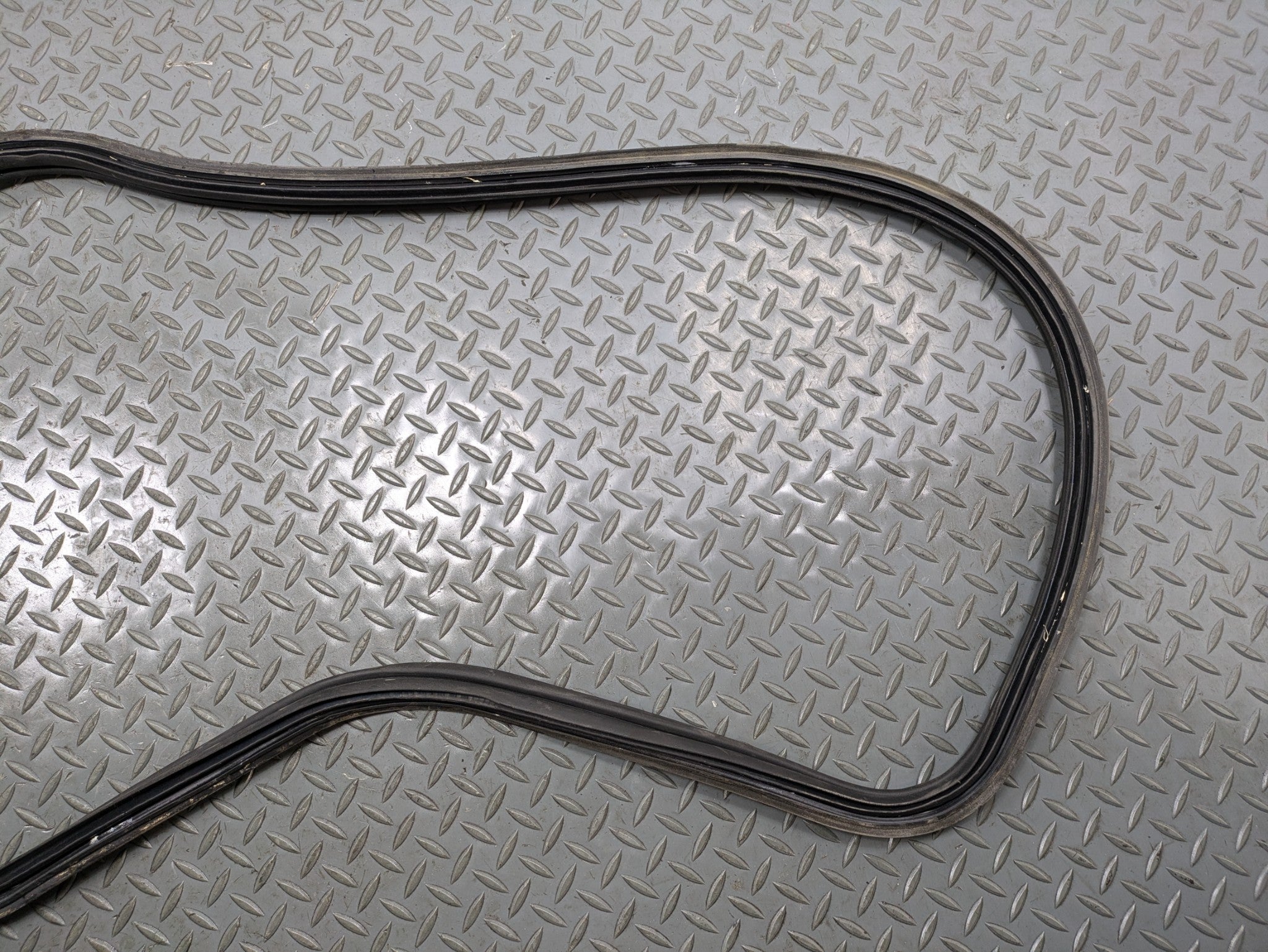 2004 - 2006 OEM ACURA TL REAR TRUNK TAILGATE SEAL WEATHER STRIPPING RUBBER