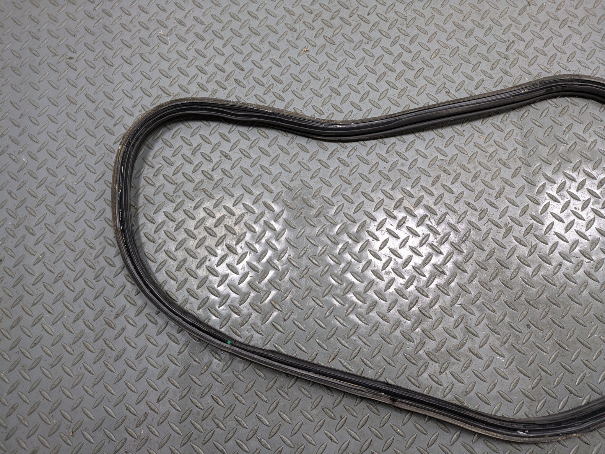2004 - 2006 OEM ACURA TL REAR TRUNK TAILGATE SEAL WEATHER STRIPPING RUBBER