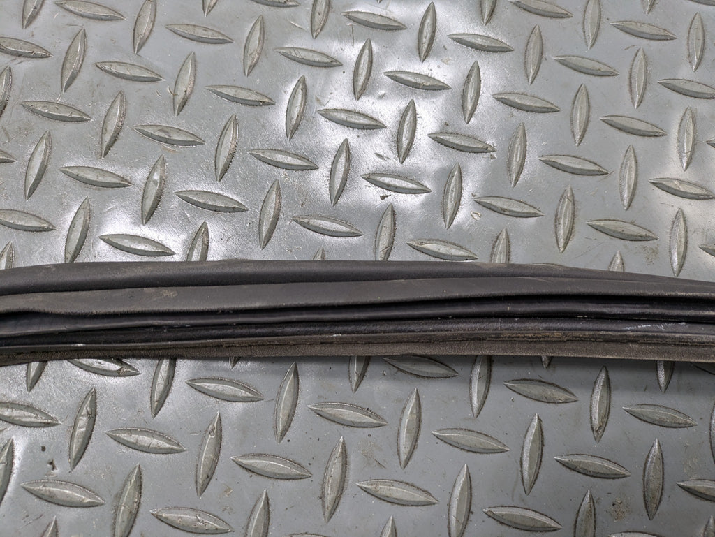 2004 - 2006 OEM ACURA TL REAR TRUNK TAILGATE SEAL WEATHER STRIPPING RUBBER